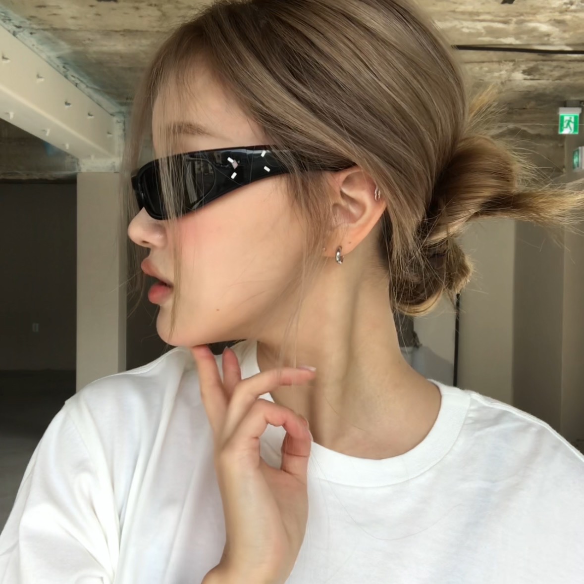 Gentle Monster x Maison Margiela MM203 Black Gray 착용 스타일 - 2