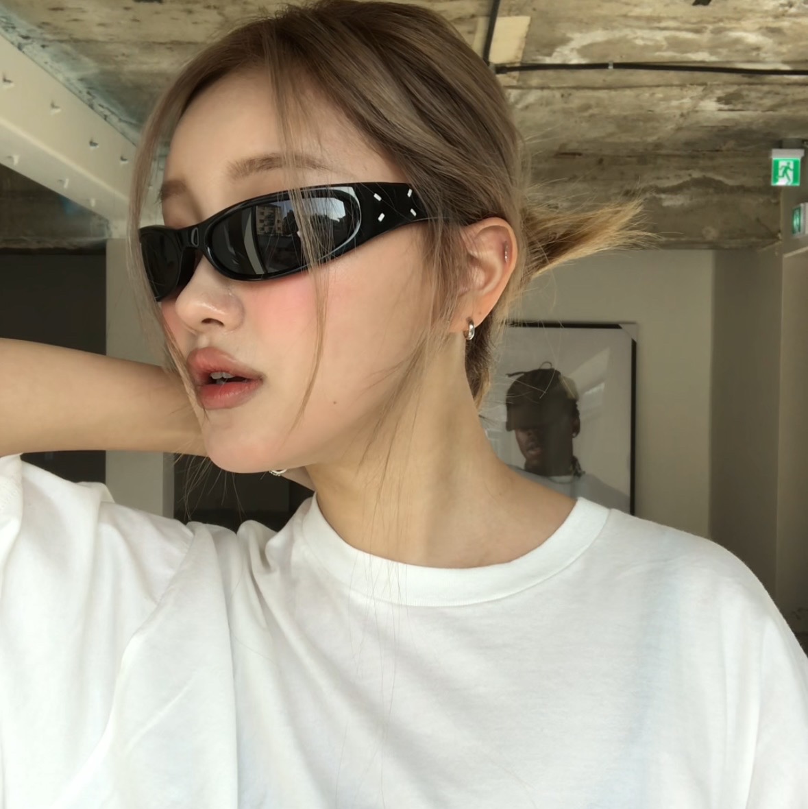 Gentle Monster x Maison Margiela MM203 Black Gray 착용 스타일 - 1