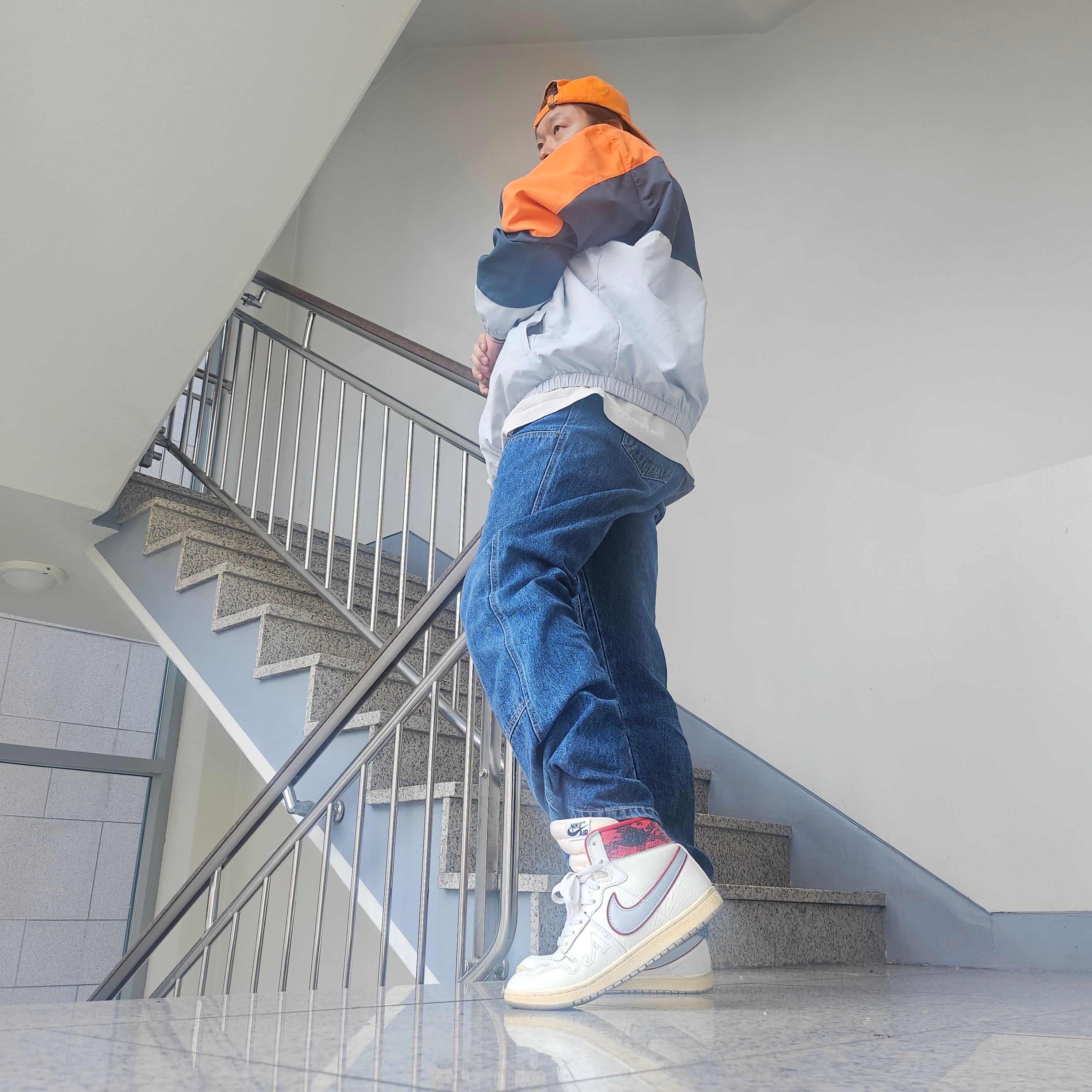 Supreme Pigment Canvas S Logo 6-Panel Orange - 23SS, Supreme Curve Track Jacket Grey - 24SS 착용 스타일 - 3