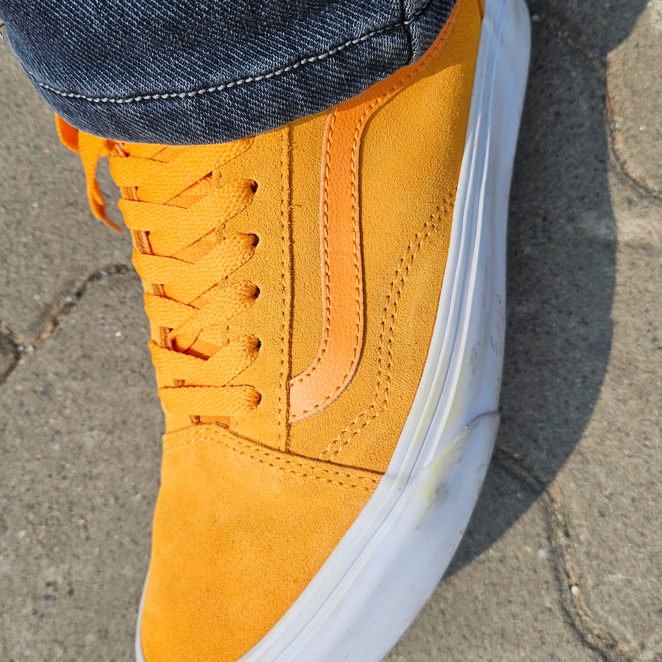 Vans Old Skool Vintage Sudan Brown 착용 스타일 - 5