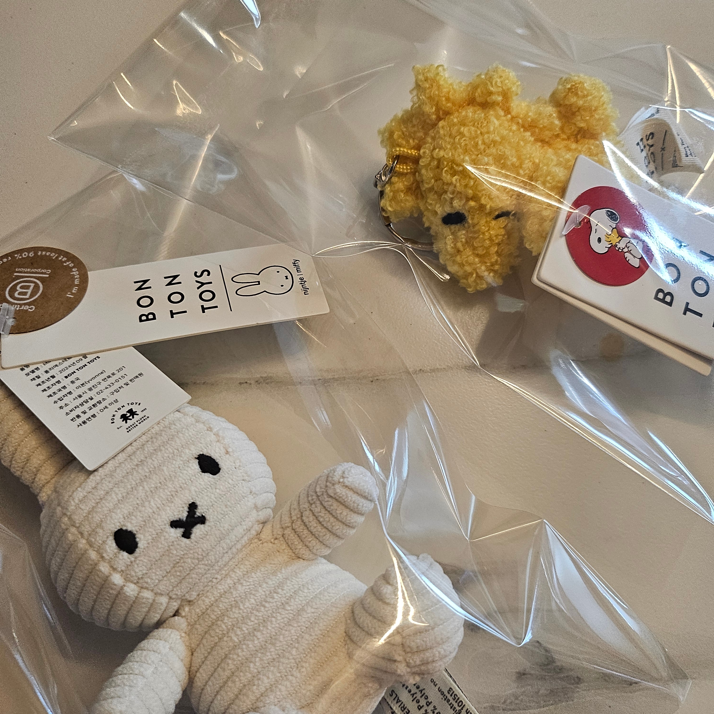 Miffy x Bon Ton Toys Miffy Keychain Corduroy Off White 착용 스타일