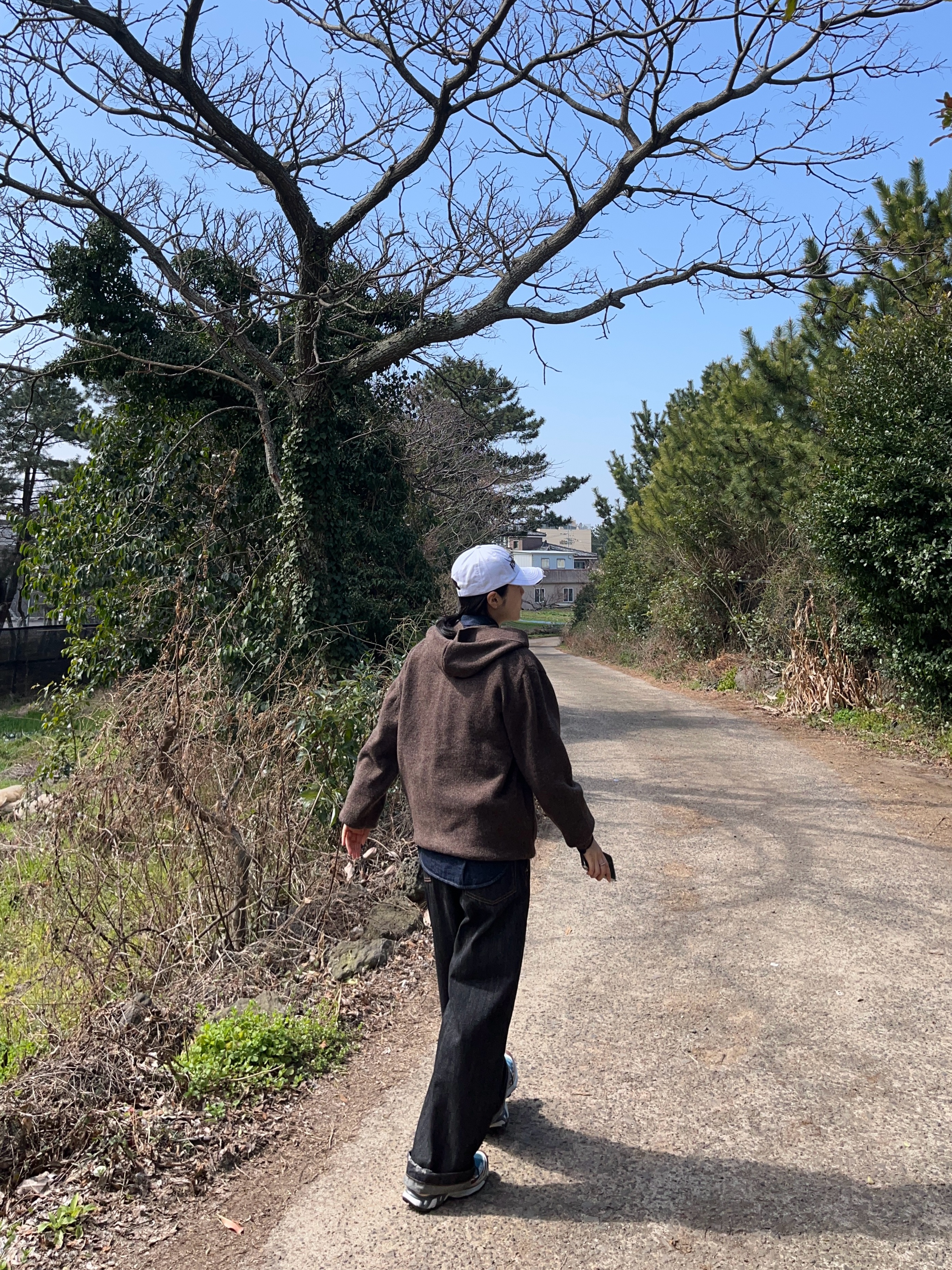 (W) Uniqlo x JW Anderson Denim Oversized Shirt Navy - KR, Salomon XT-6 Dark Blue Almond Milk 착용 스타일 - 5