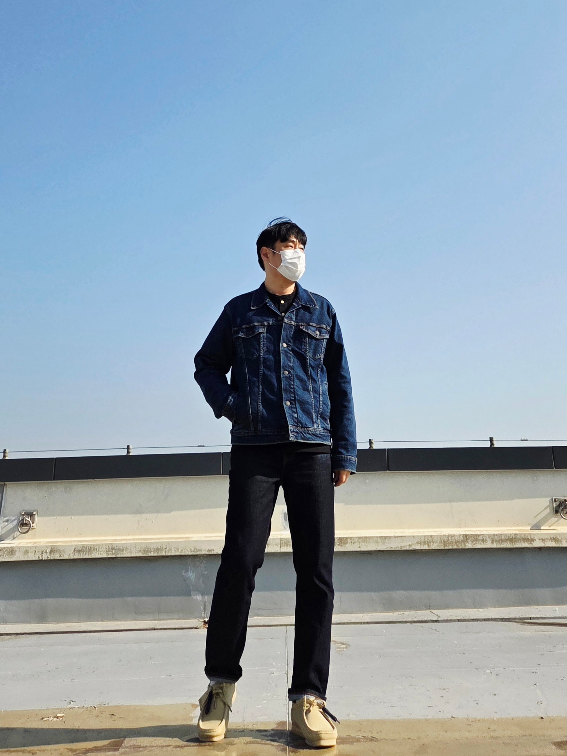 클락스 왈라비 메이플 스웨이드 착용 스타일 - 1
