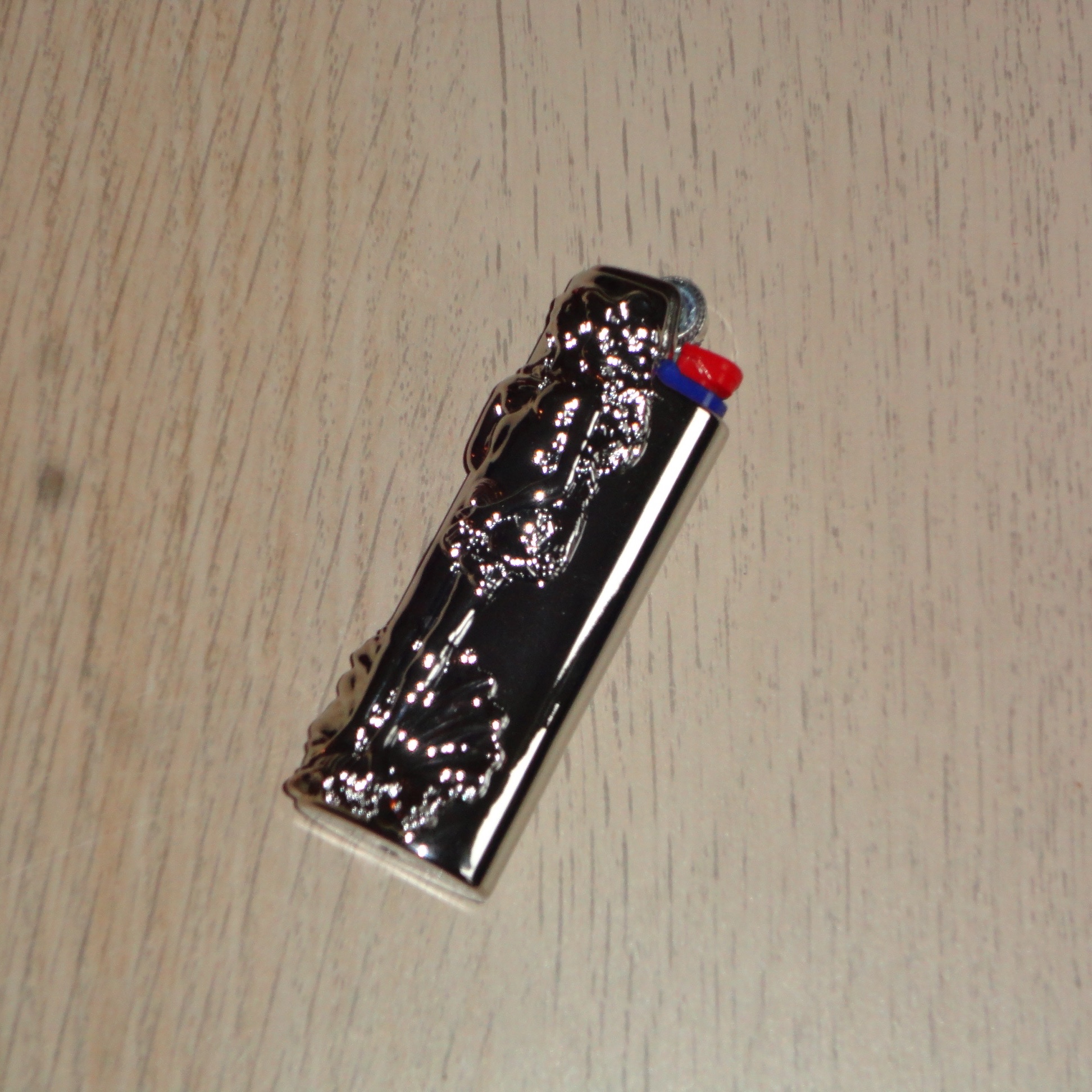 Stussy Metal Venus Lighter Case Silver 착용 스타일 - 1