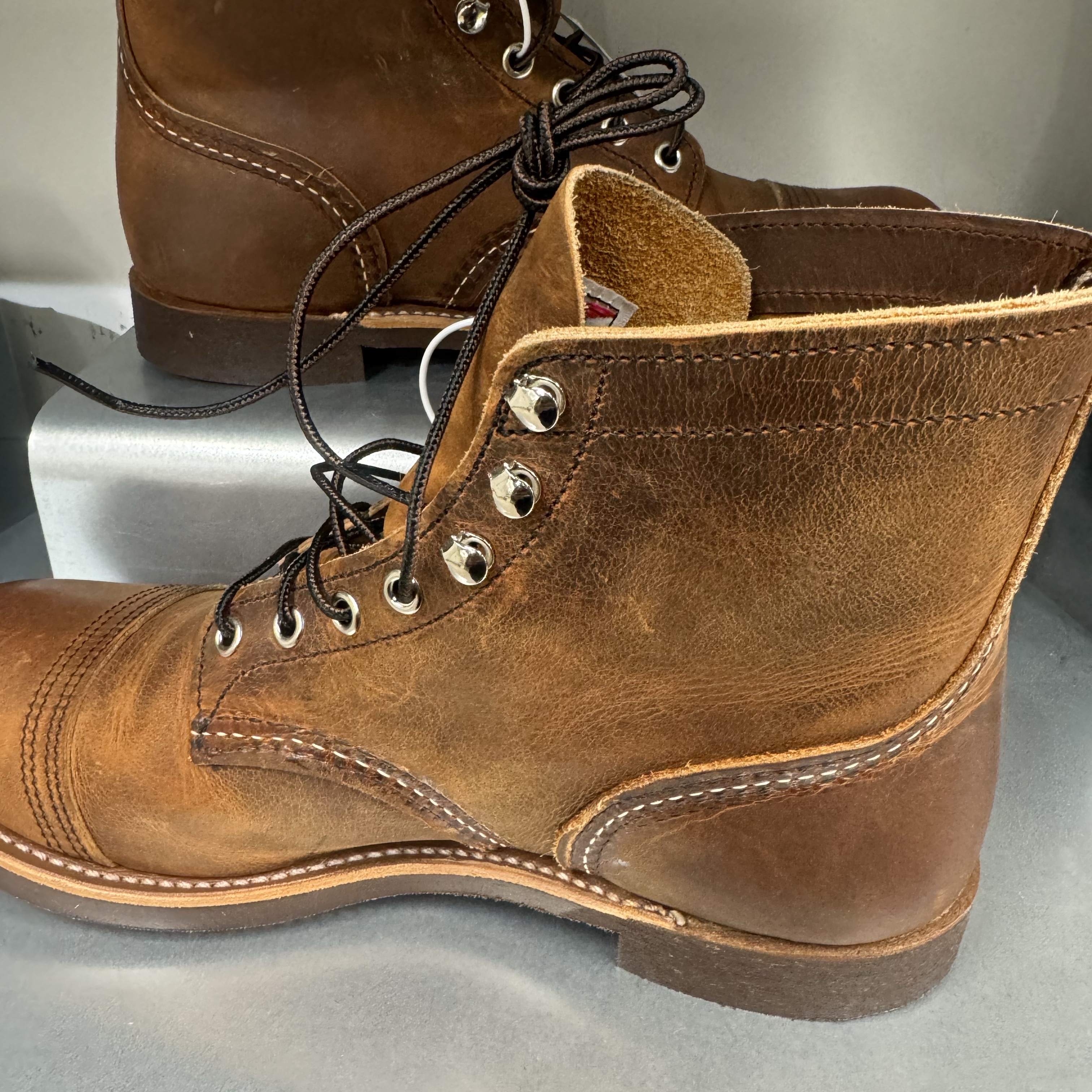 Red Wing Iron Ranger 8083 Hawthrone Muleskinner - D, Timberland Classic 3-Eye Boat Shoes Brown - Wide 착용 스타일 - 2
