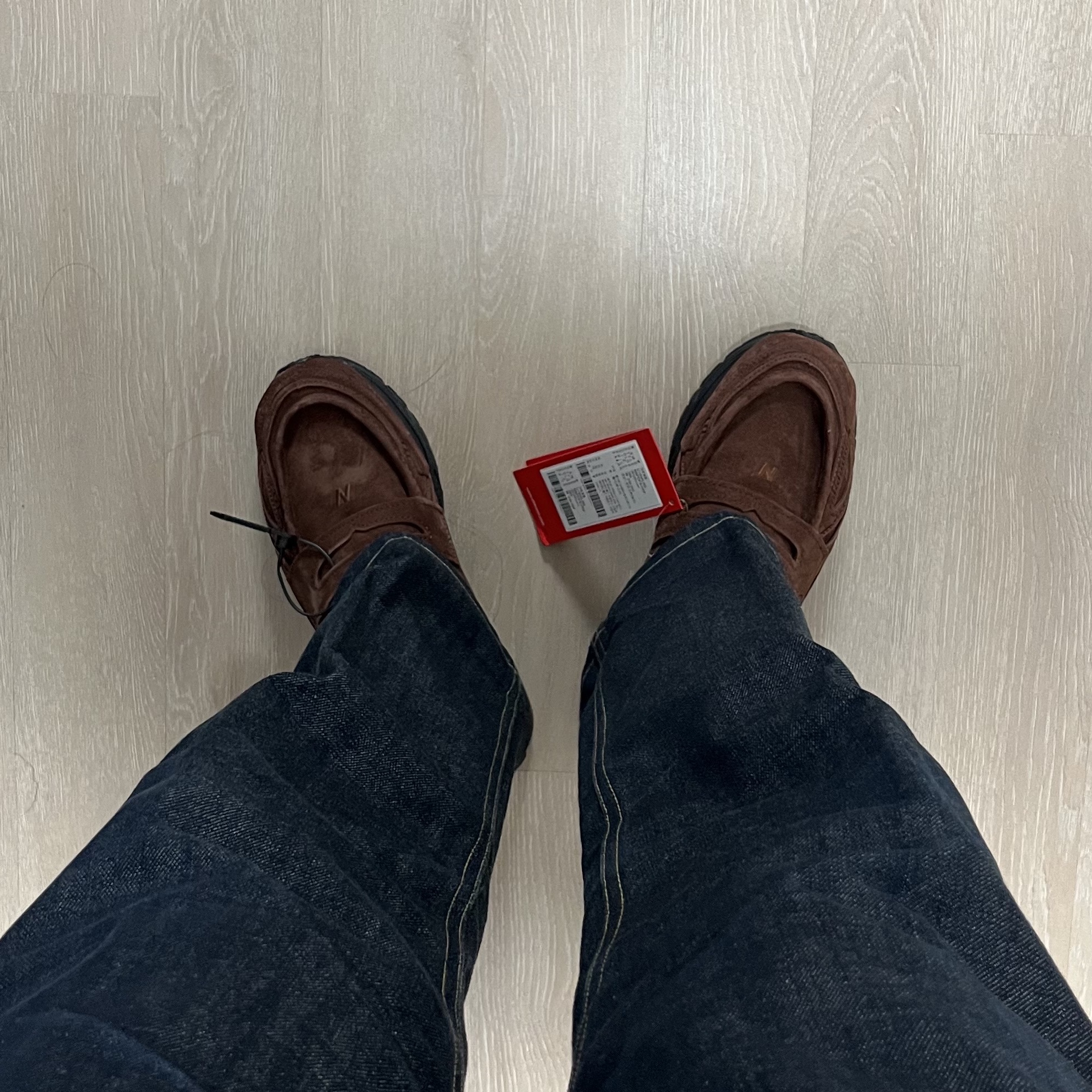 New Balance 1906L Rich Oak 착용 스타일 - 4