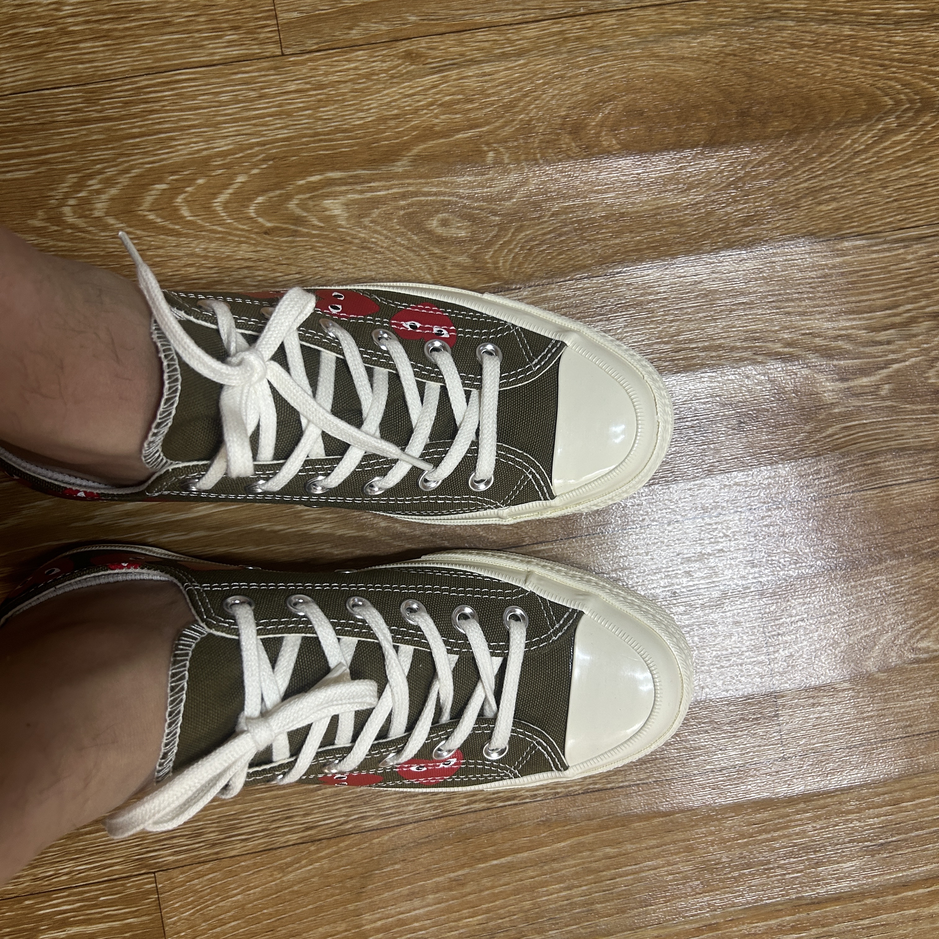 Converse x Play Comme des Garcons Chuck 70 Ox Multi Heart Green 착용 스타일 - 3