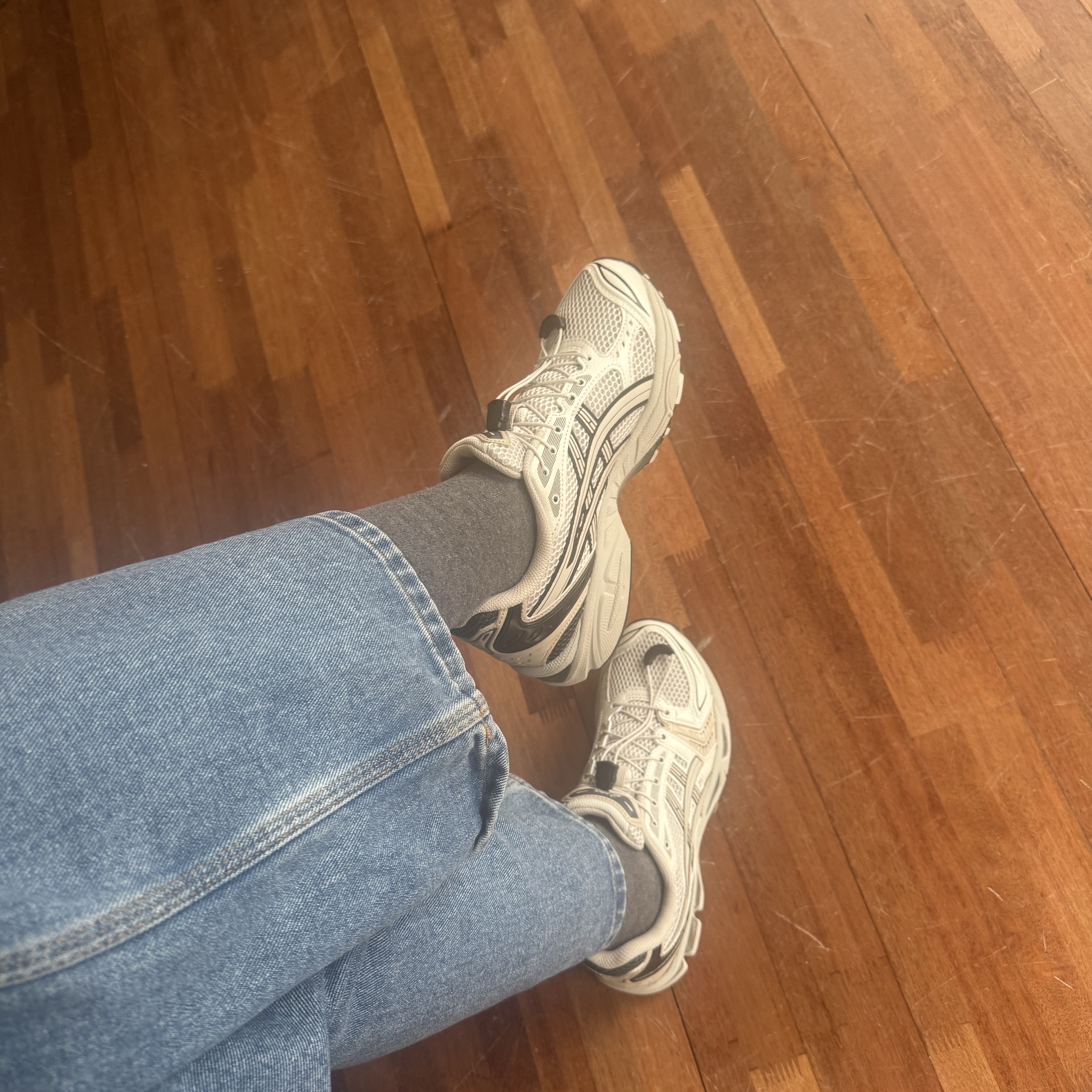 Asics Unlimited Gel-Kayano 14 Smoke Grey 착용 스타일