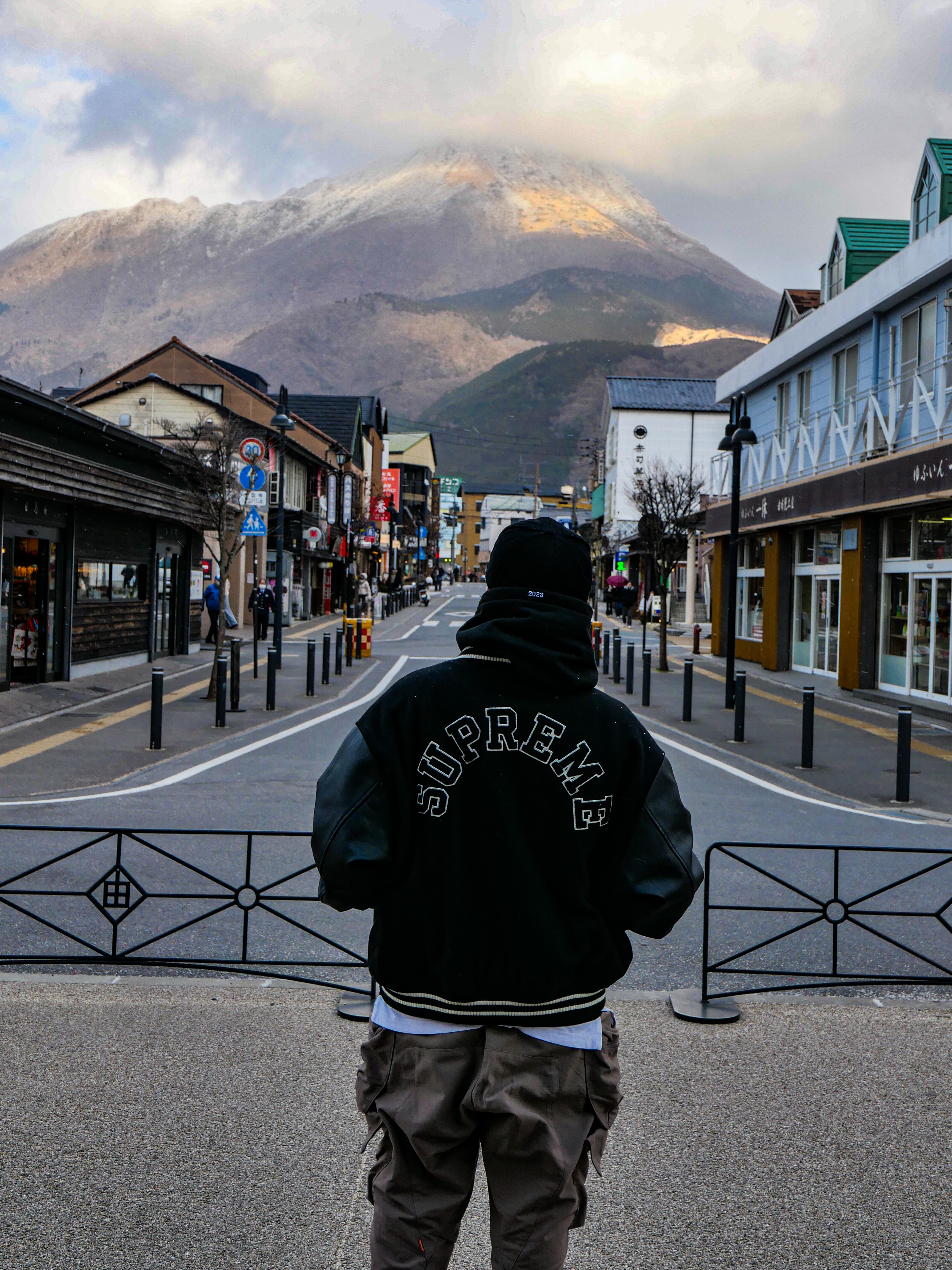Supreme Tiger Varsity Jacket Black - 23FW 착용 스타일 - 2