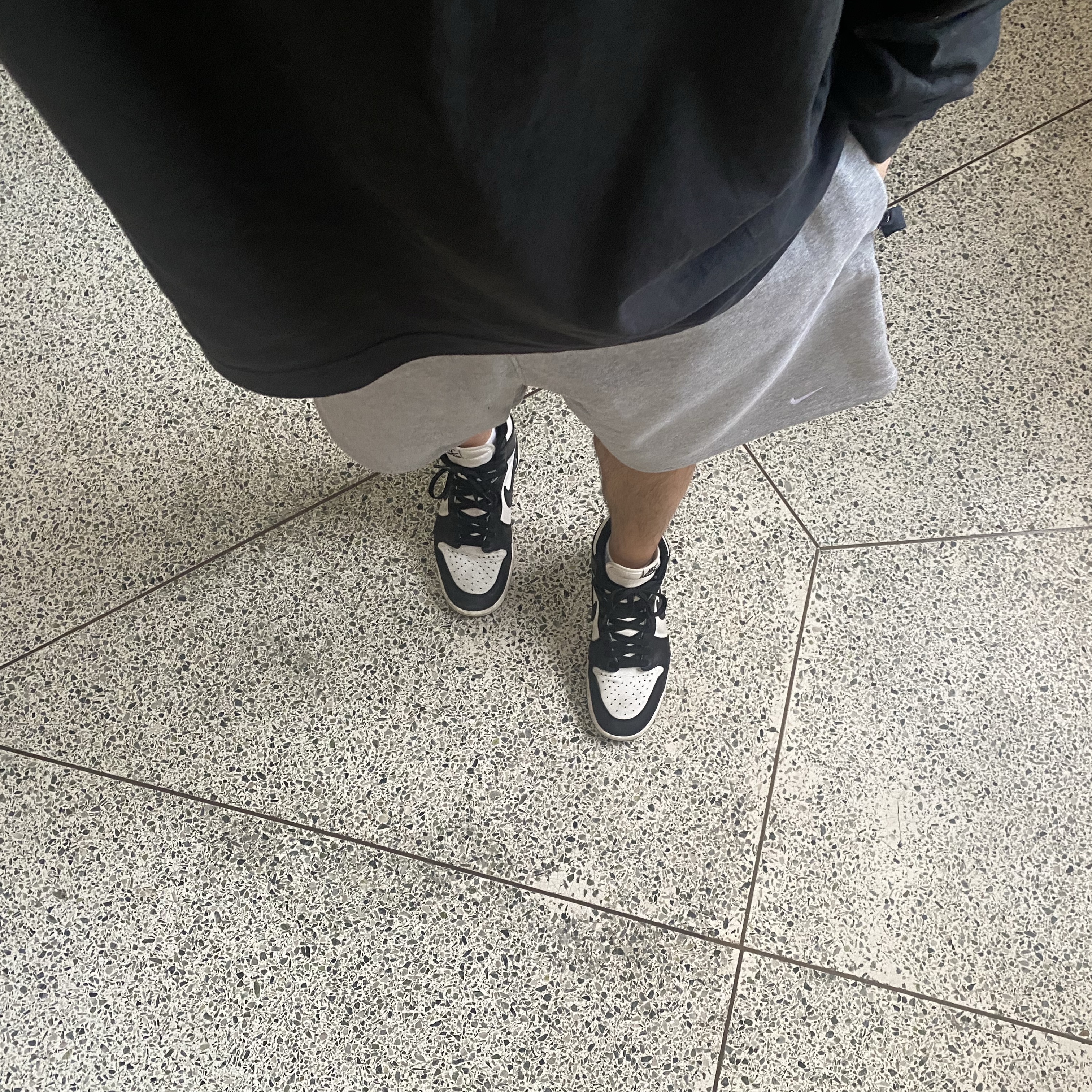 Nike NRG Solo Swoosh Fleece Shorts Dark Grey Heather - Asia 착용 스타일