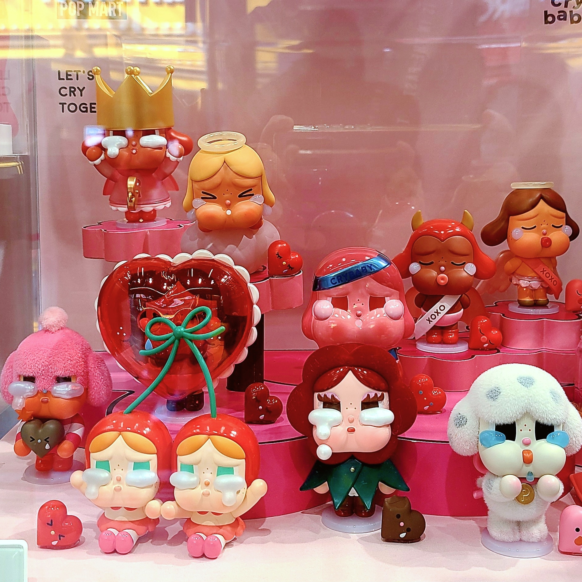 Pop Mart Crybaby Crying Again Series Sealed Case (12 Blind Boxes), Pop Mart Crybaby Crying For Love Series Sealed Case (12 Blind Boxes) 착용 스타일 - 2