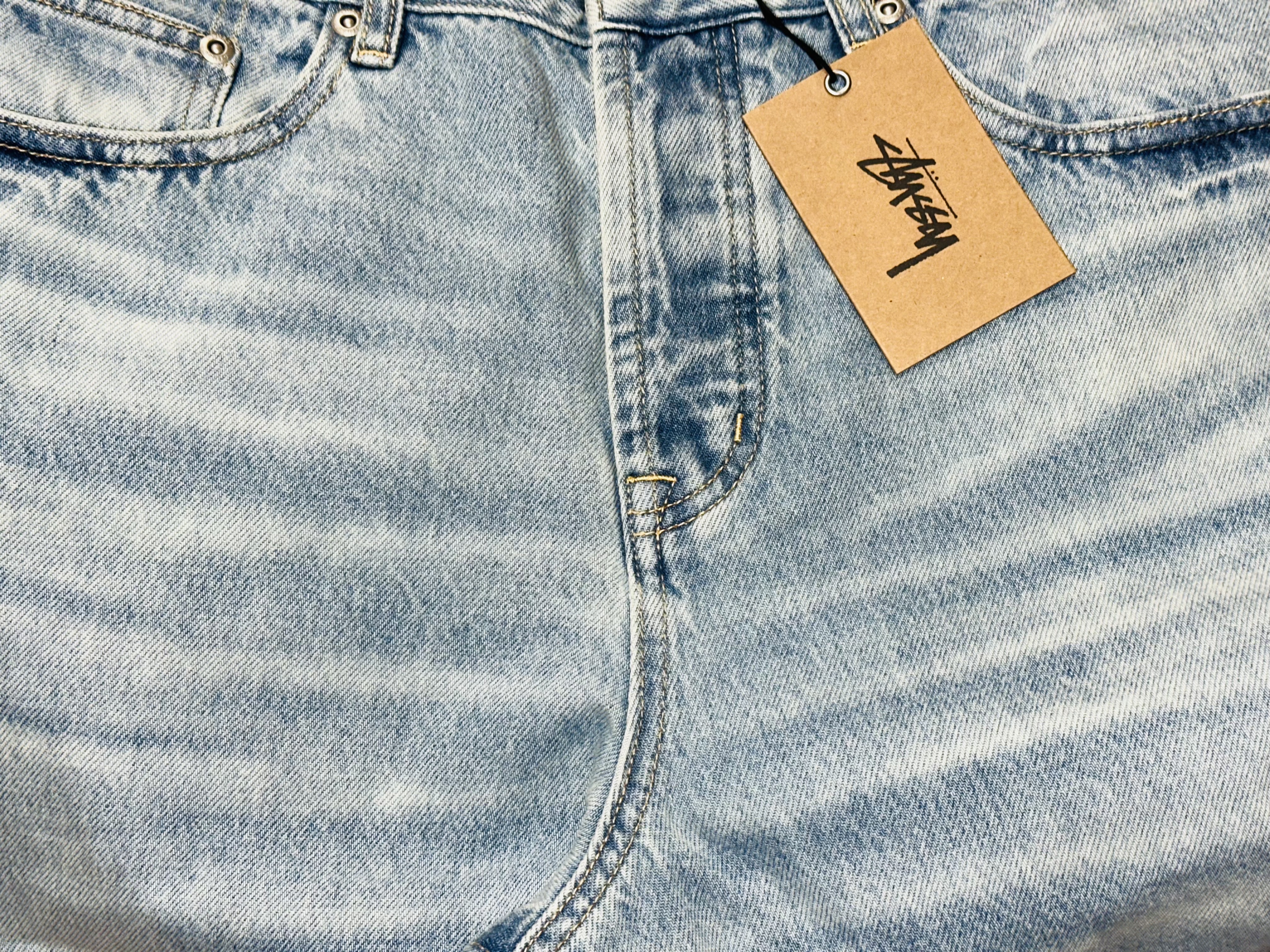 Stussy Denim Big OL' Jean Vintage Light Blue Vintage Wash 착용 스타일 - 1