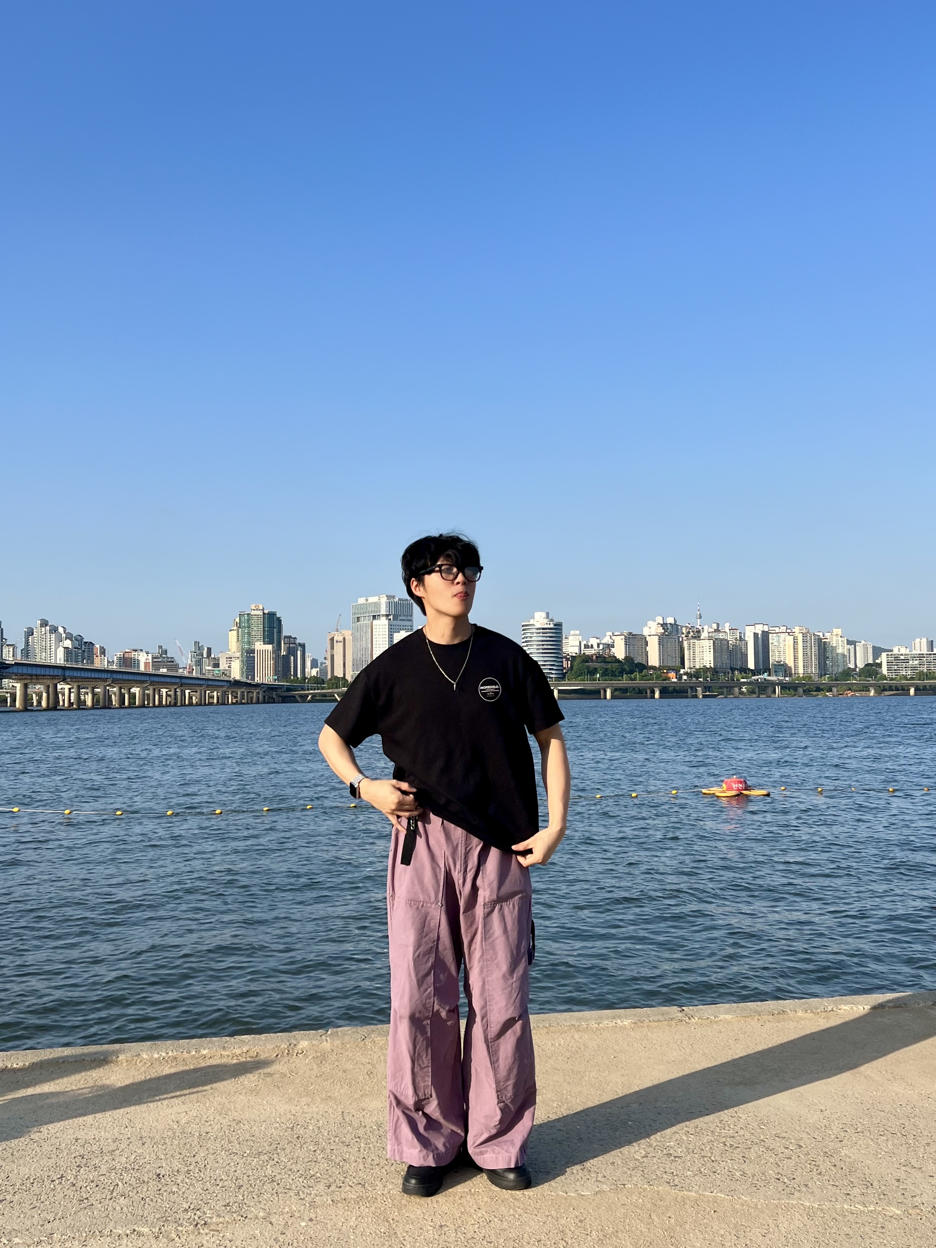 젠틀 몬스터 x 메종 마르지엘라 MM117 블랙 클리어, 나이키 x 슈프림 에어포스 1 로우 블랙 착용 스타일 - 3
