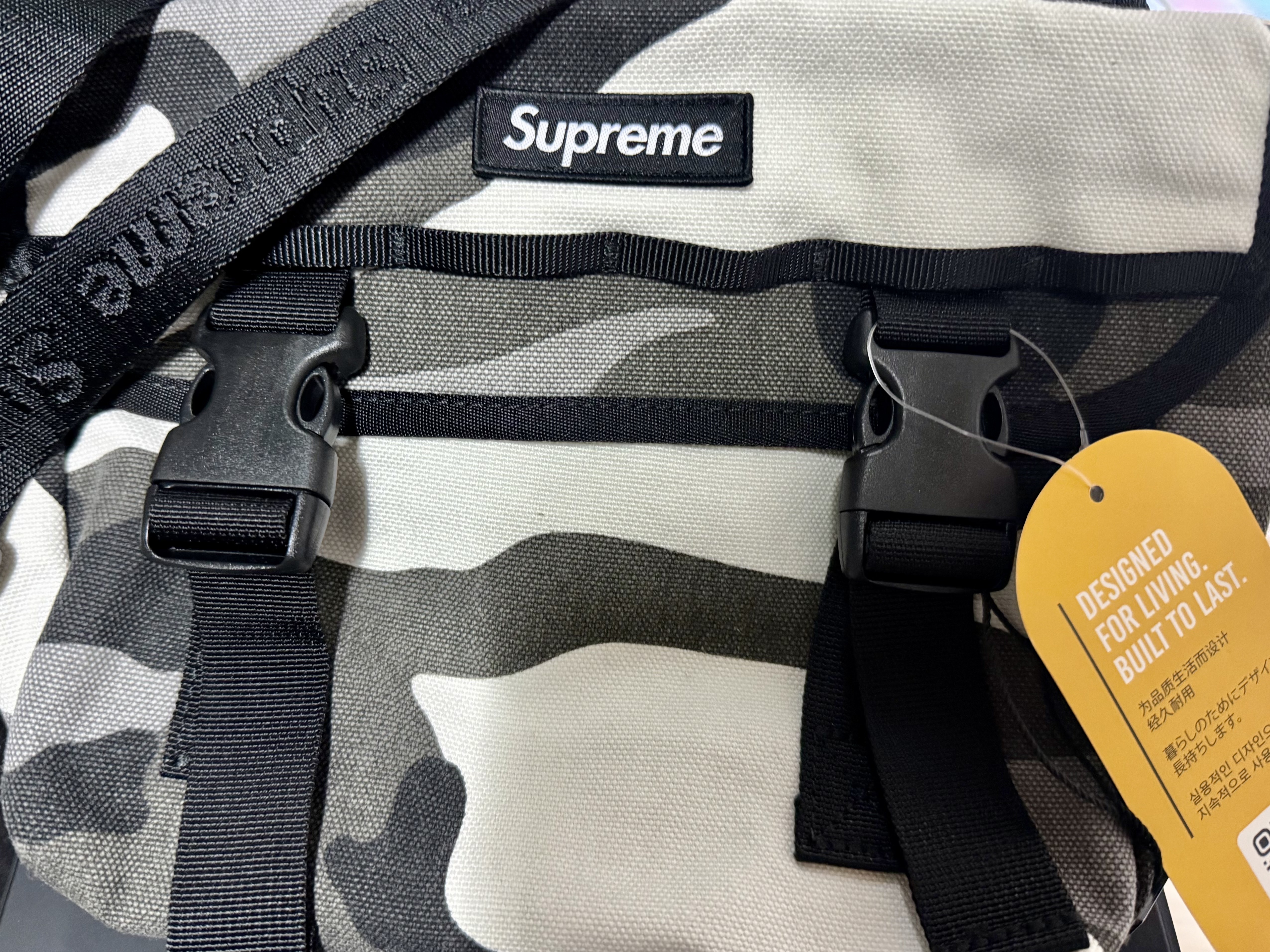 Supreme Mini Messenger Bag Snow Camo - 25SS 착용 스타일