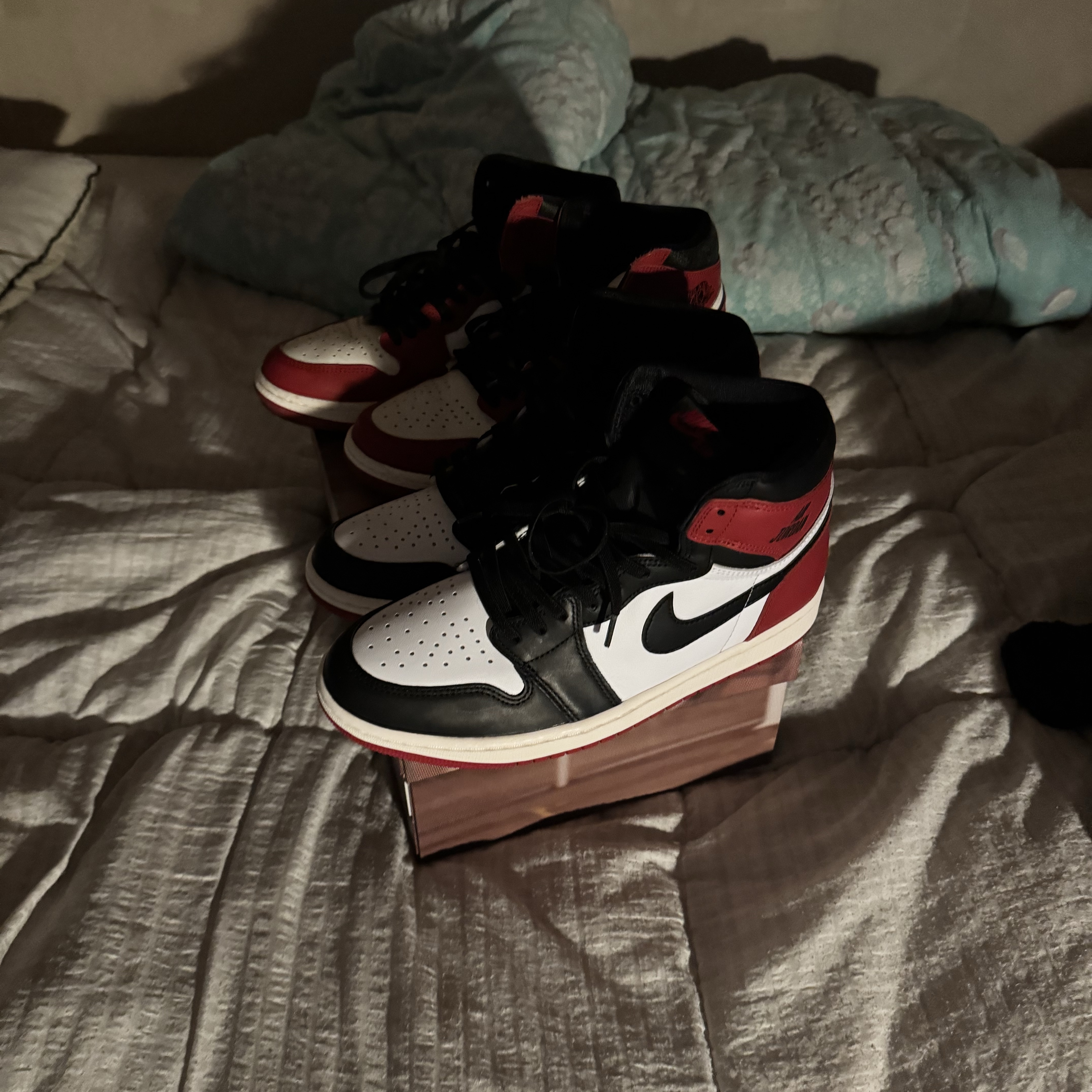 Jordan 1 Retro High OG Black Toe, Jordan 1 Retro High OG Chicago 2022 착용 스타일 - 5