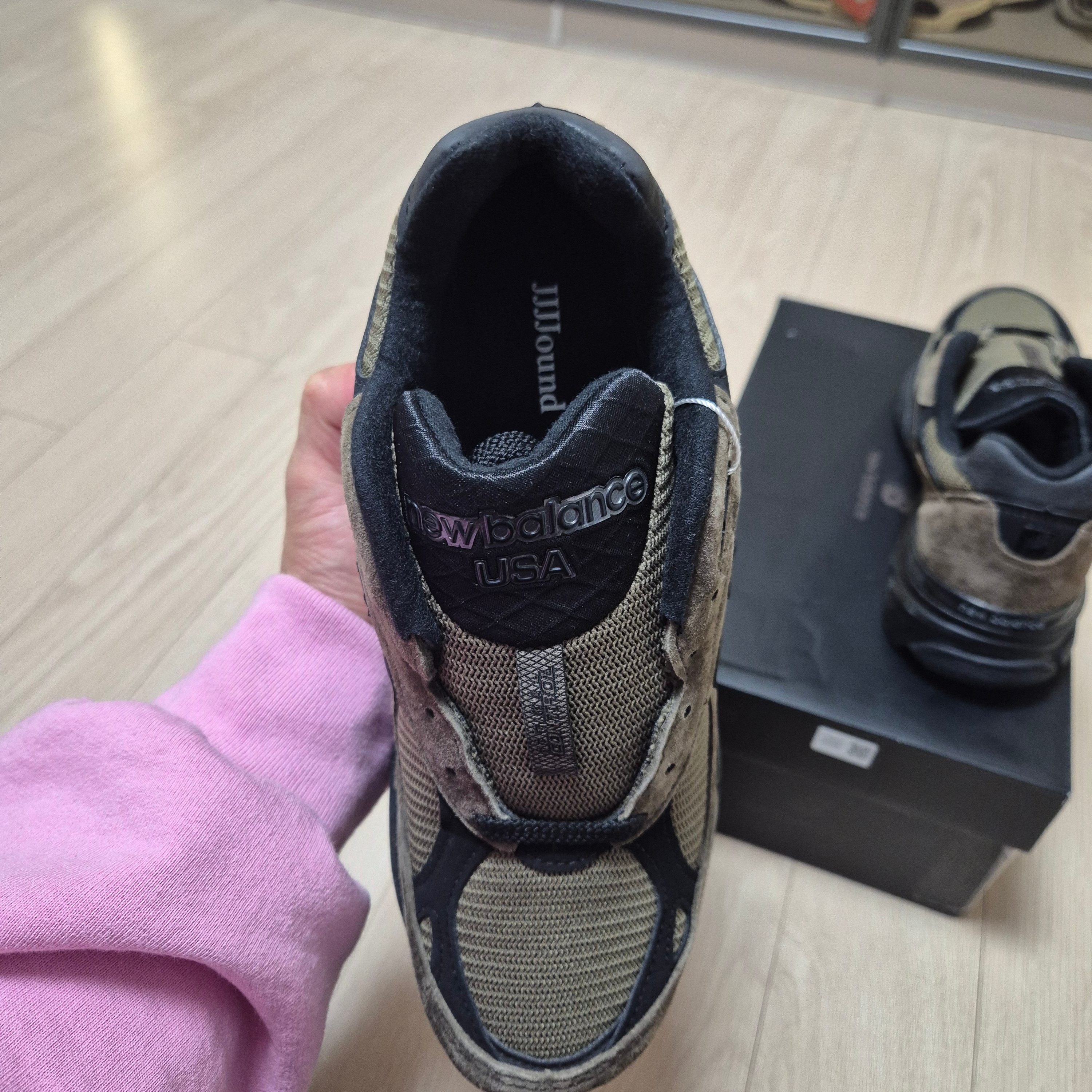 뉴발란스 x JJJ자운드 990v3 브라운 블랙 착용 스타일 - 7