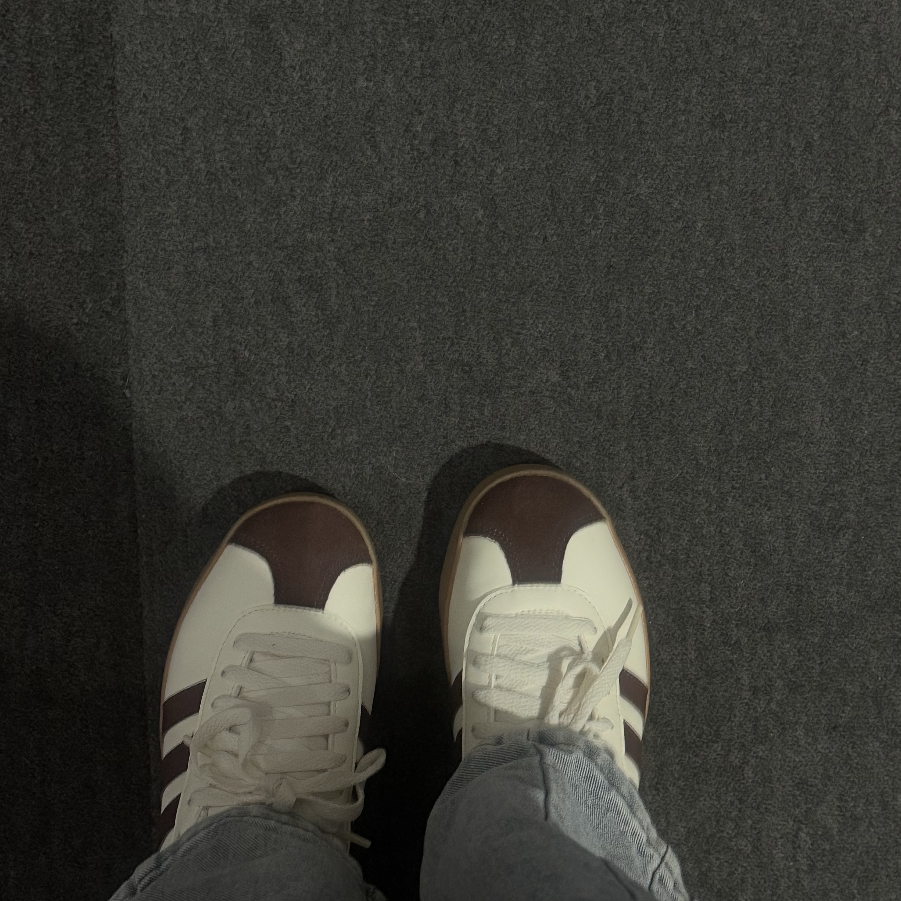 Adidas VL Court 2.0 Cream Brown 착용 스타일