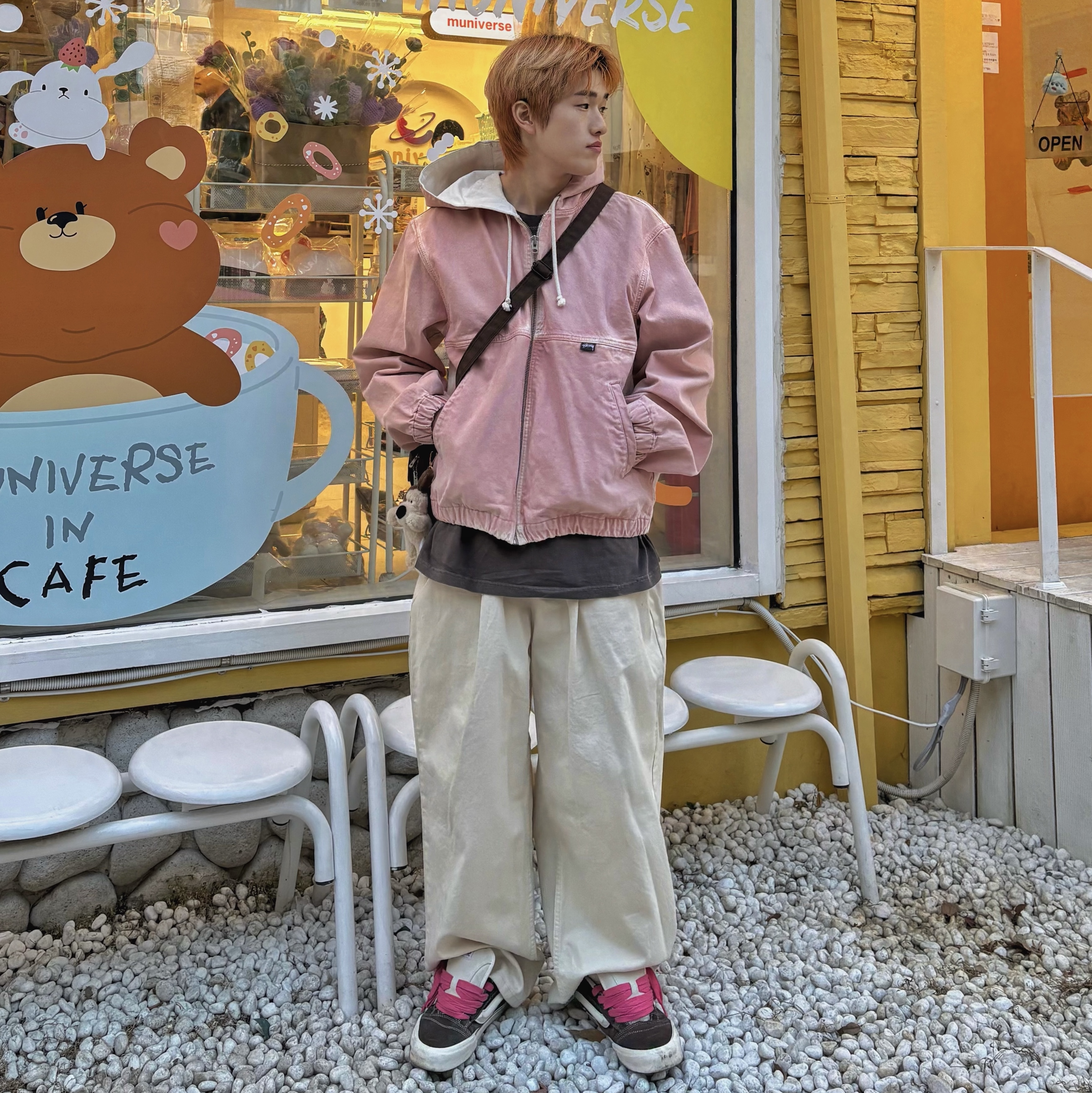 Stussy Spray Dye Hooded Work Jacket Faded Pink, Porter Smoky 2Way Shoulder Bag Brown 착용 스타일 - 1