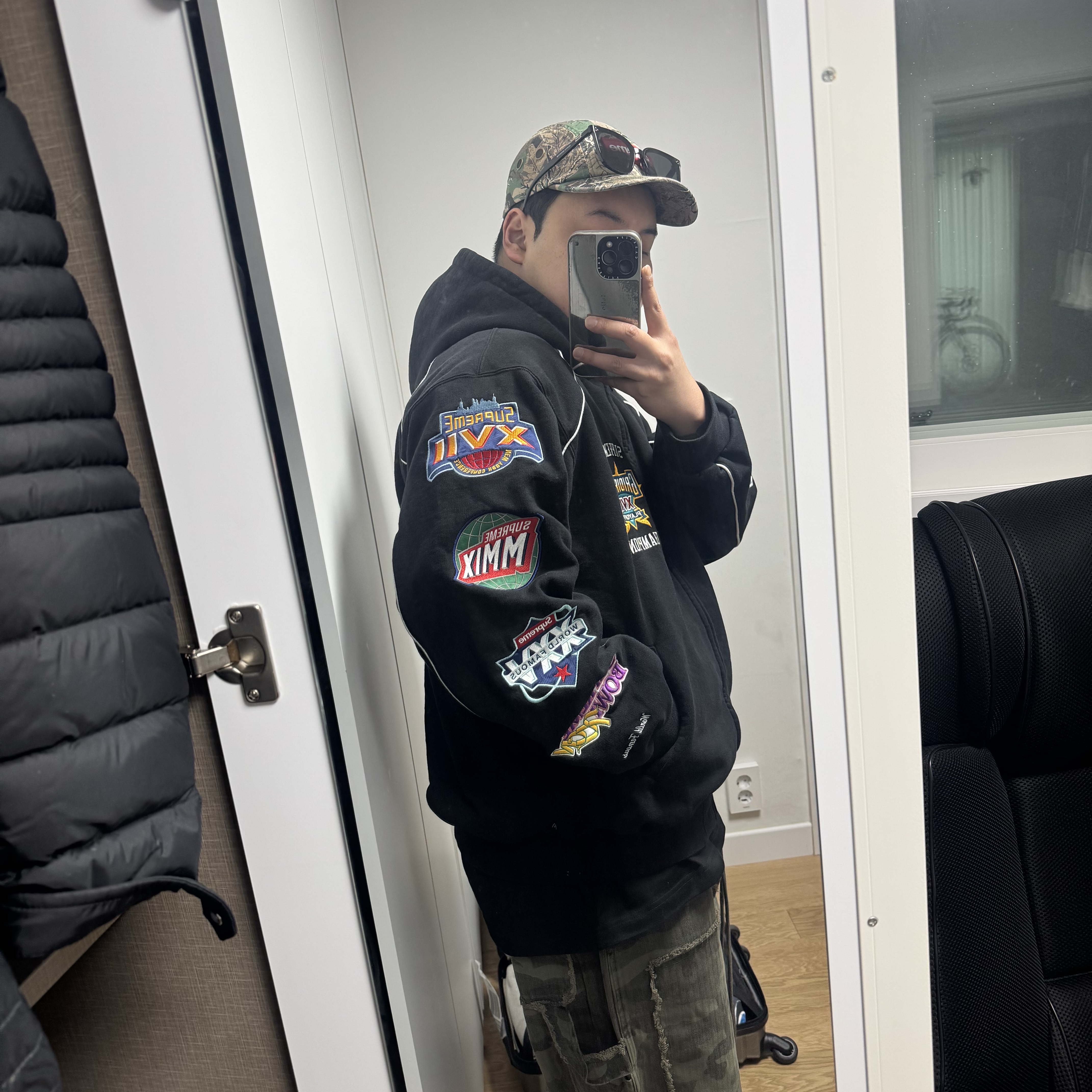 Supreme Playoffs Zip Up Hooded Sweatshirt Black - 25SS 착용 스타일