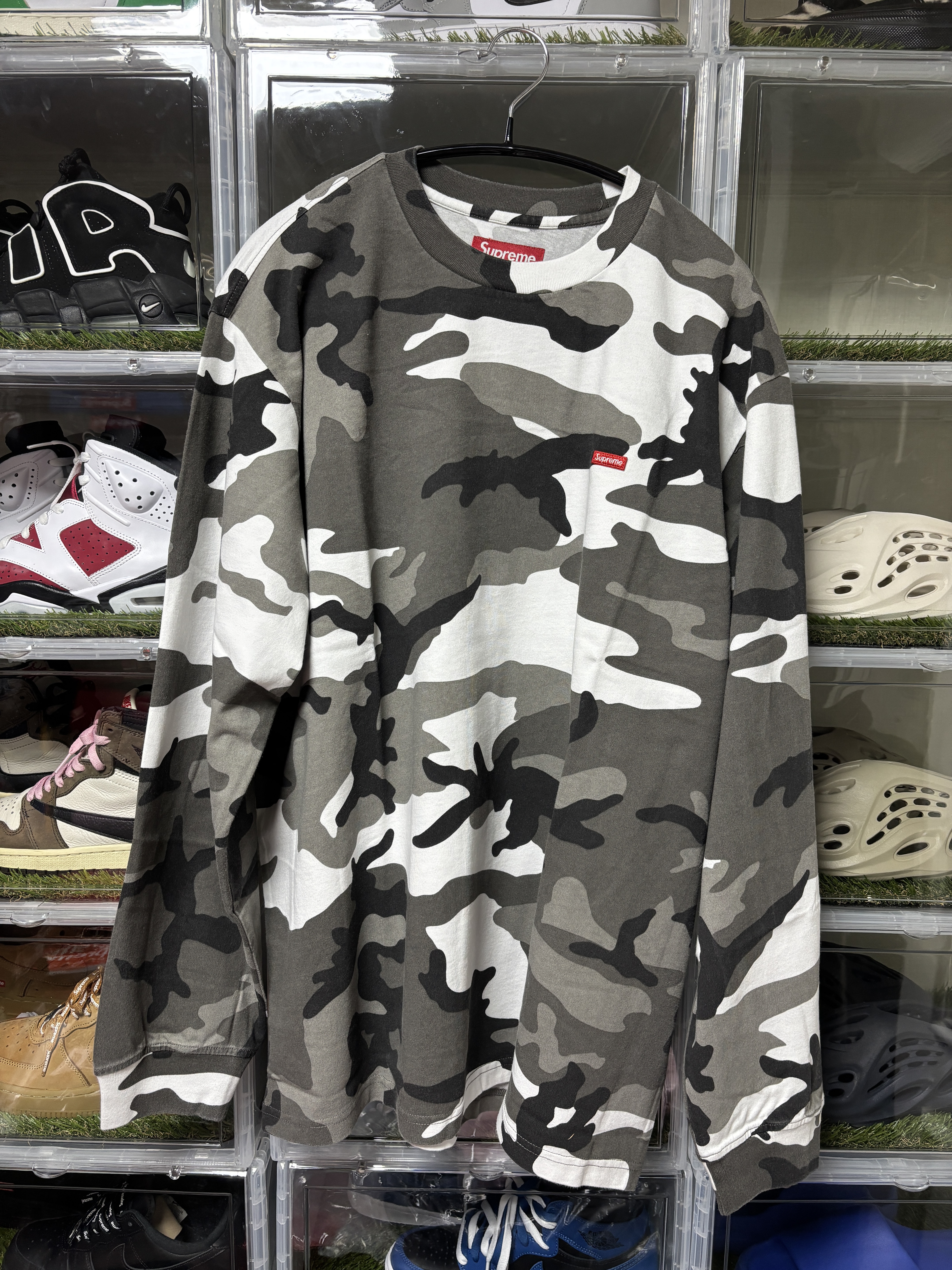 Supreme Backpack Snow Camo - 25SS, Supreme Mini Messenger Bag Black - 25SS 착용 스타일 - 2