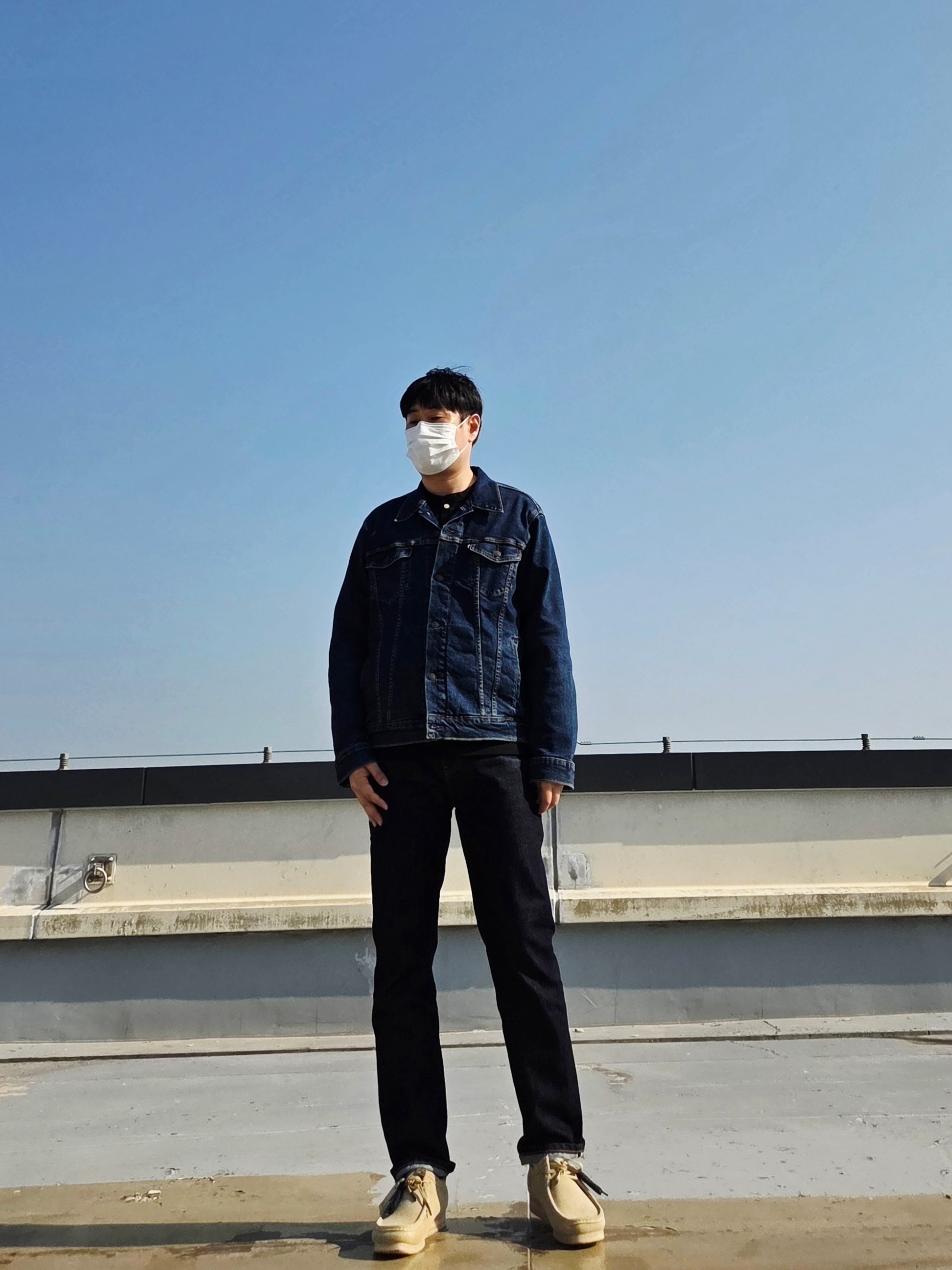 클락스 왈라비 메이플 스웨이드 착용 스타일 - 2