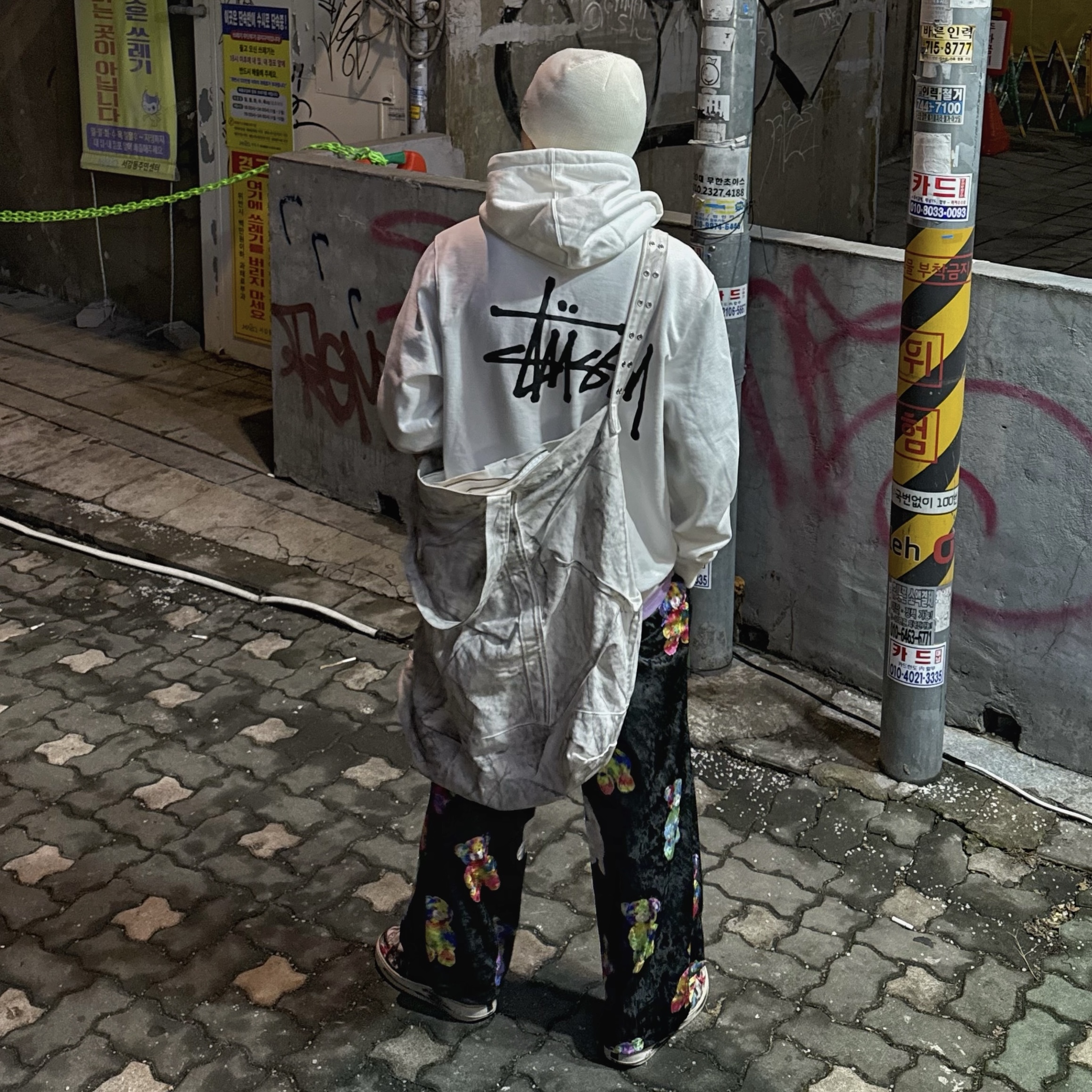 Stussy Basic Stussy Hoodie White 2022, Nike x Peaceminusone Air Force 1 Low Para-Noise 착용 스타일 - 3