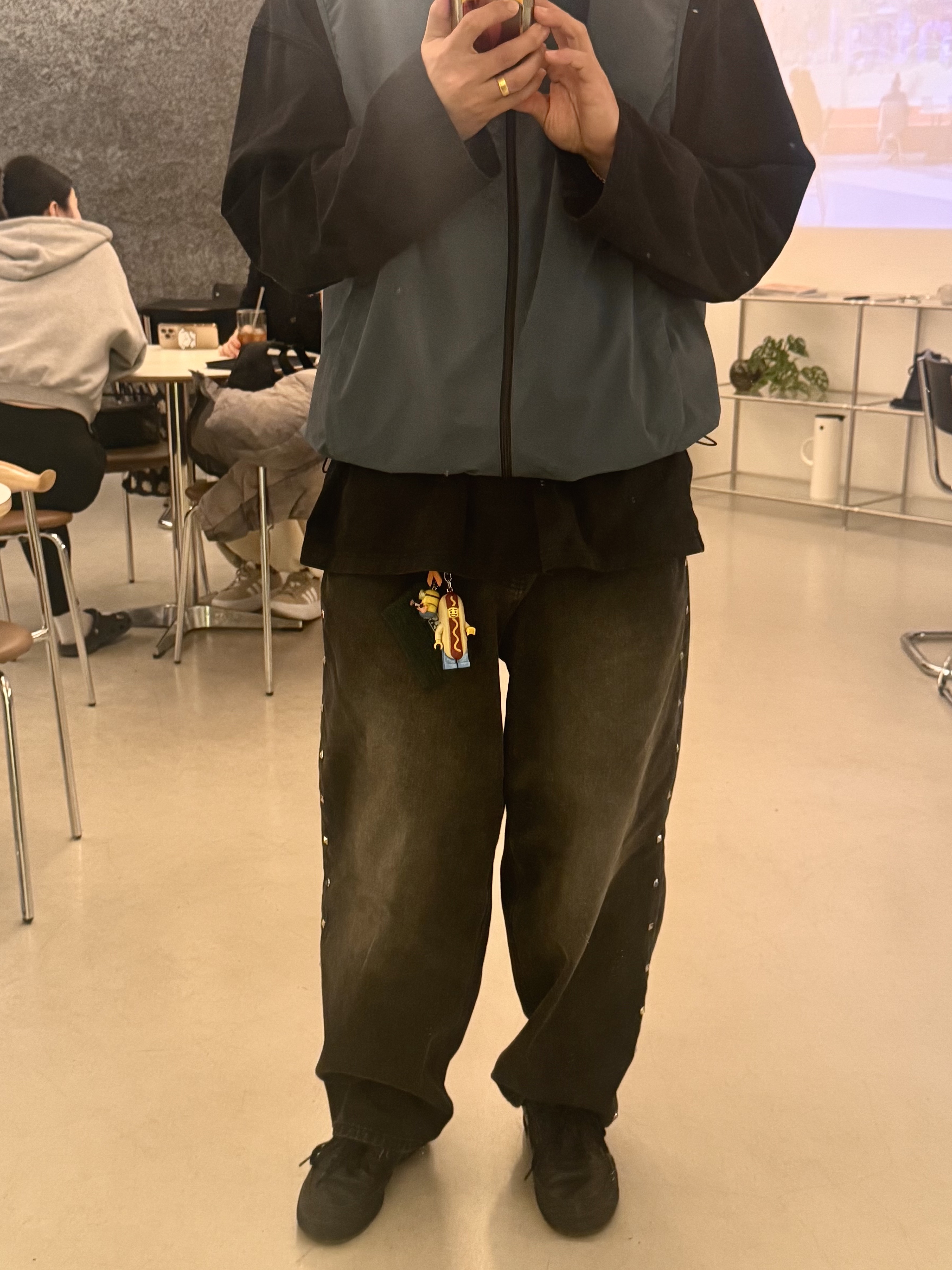 리복 x 메종 마르지엘라 클럽씨 메모리 오브 슈즈 블랙 착용 스타일