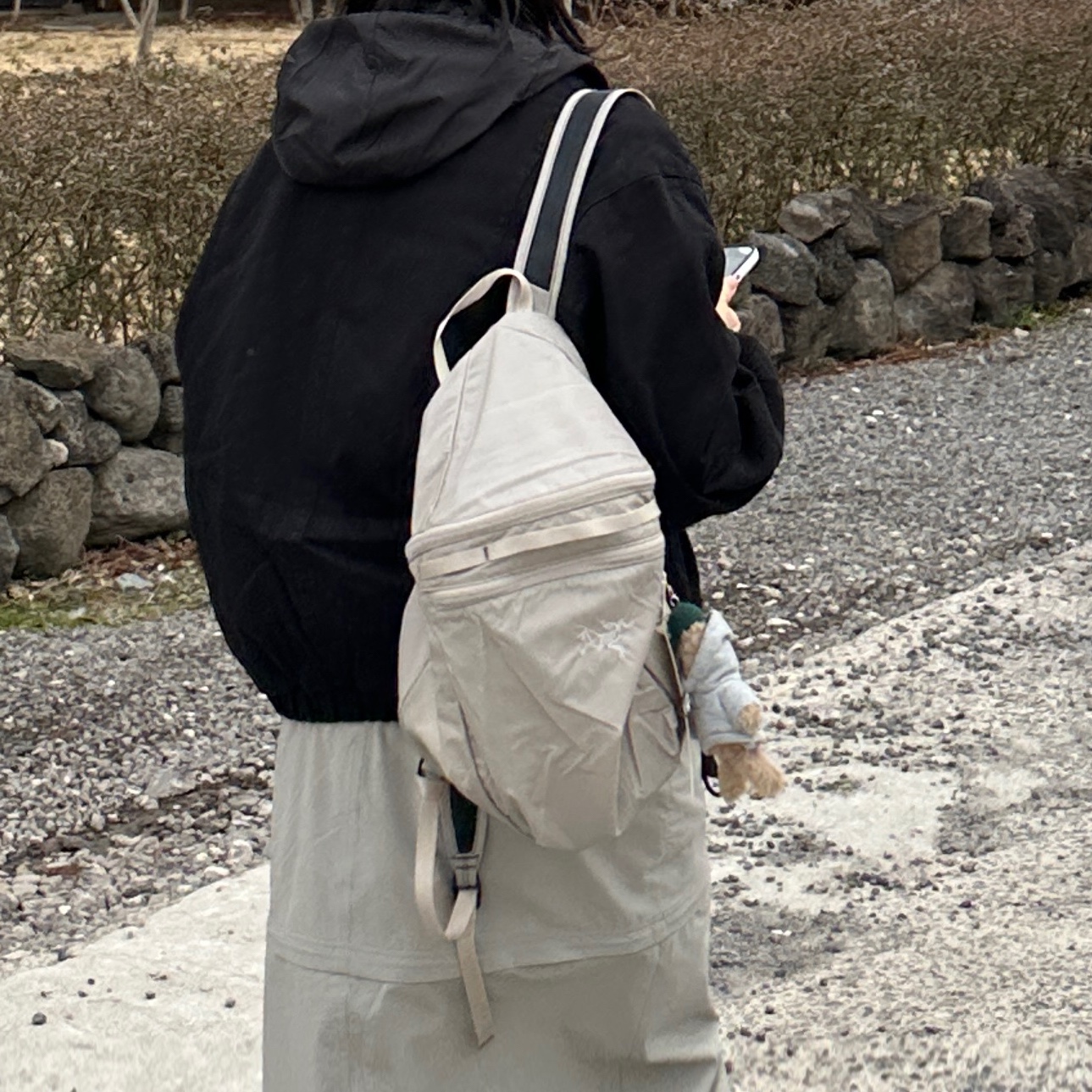 Arc'teryx Heliad 15 Backpack Rune 착용 스타일 - 3