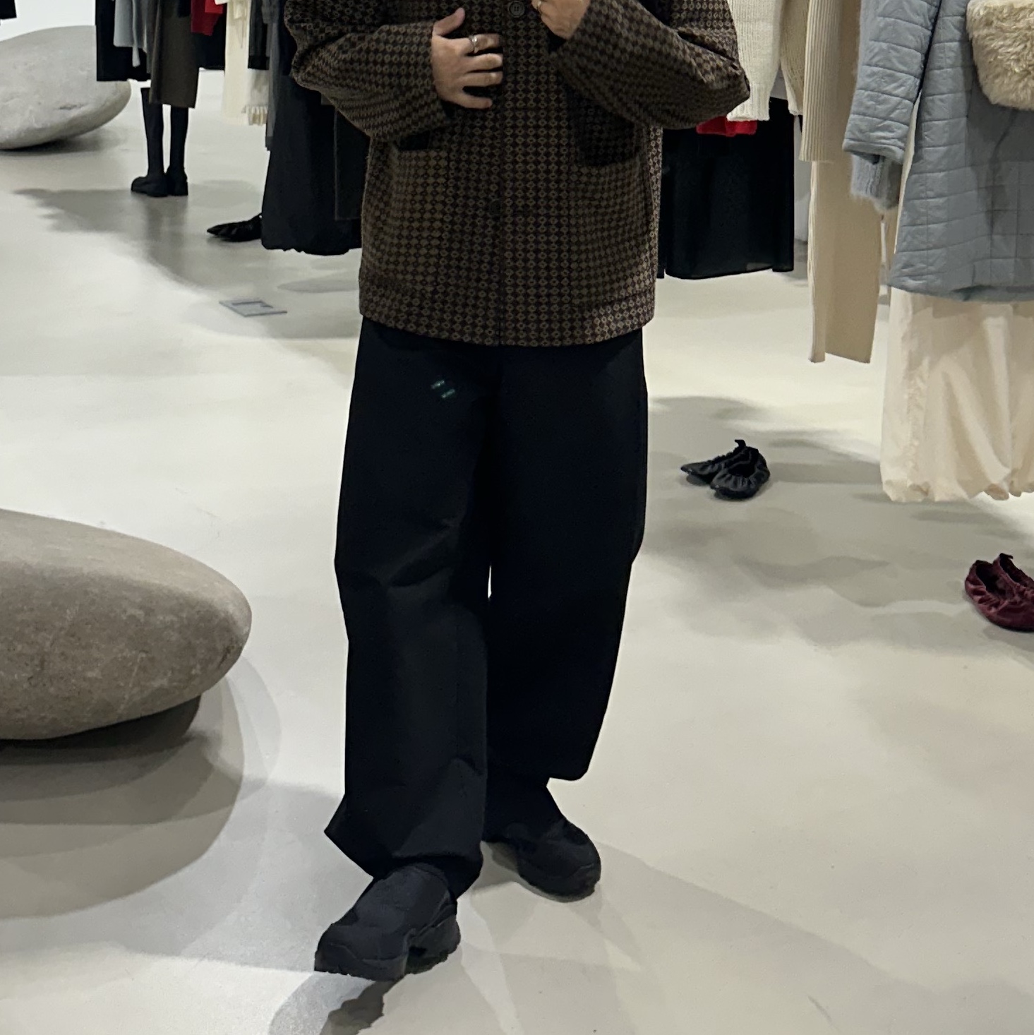 로아 미나르 블랙 - 24FW 착용 스타일 - 3