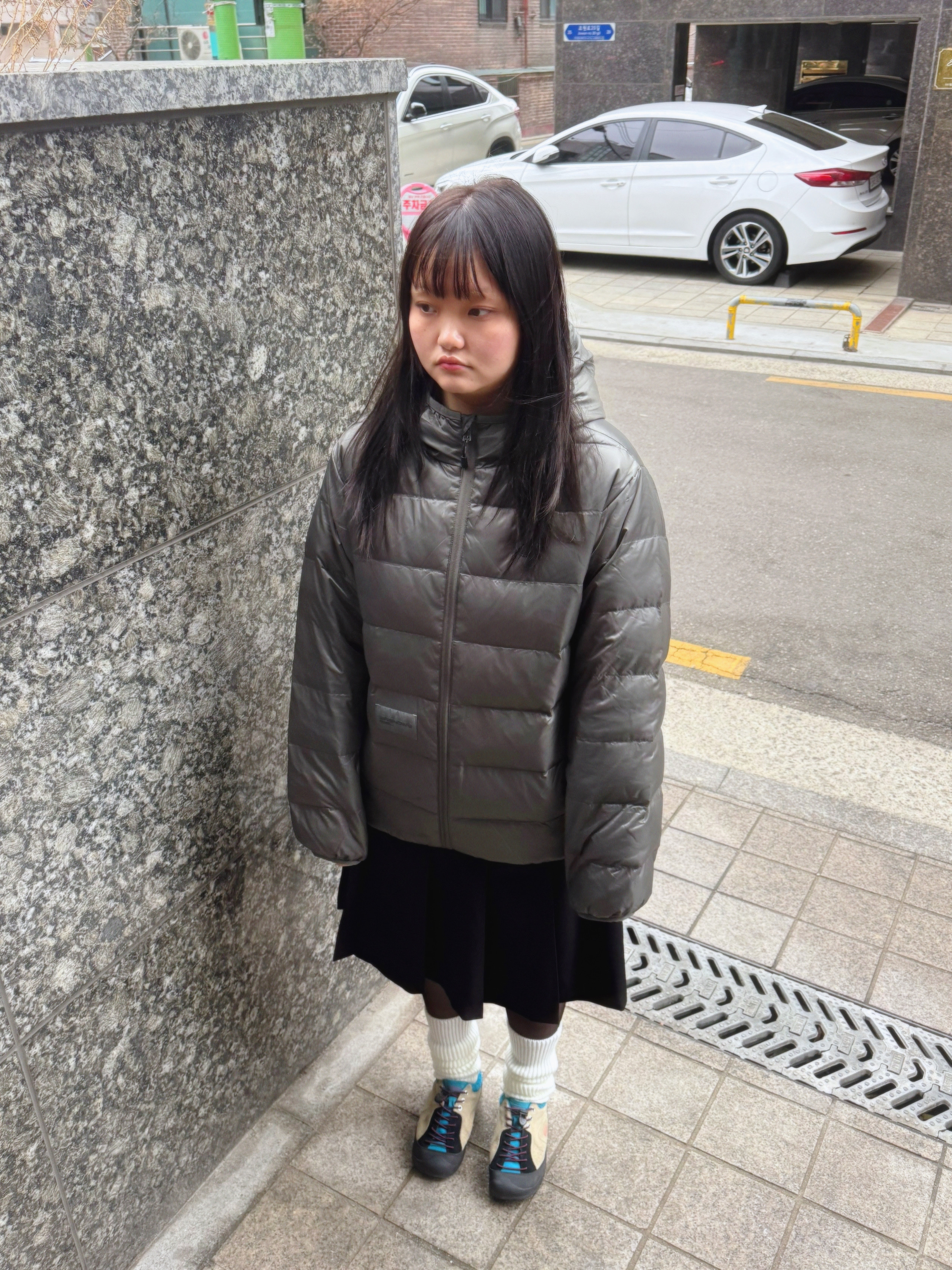 AAPE 29" Now Down Jacket Khaki Grey - 24FW, Keen Jasper Rocks SP Sneakers Beige 착용 스타일 - 1