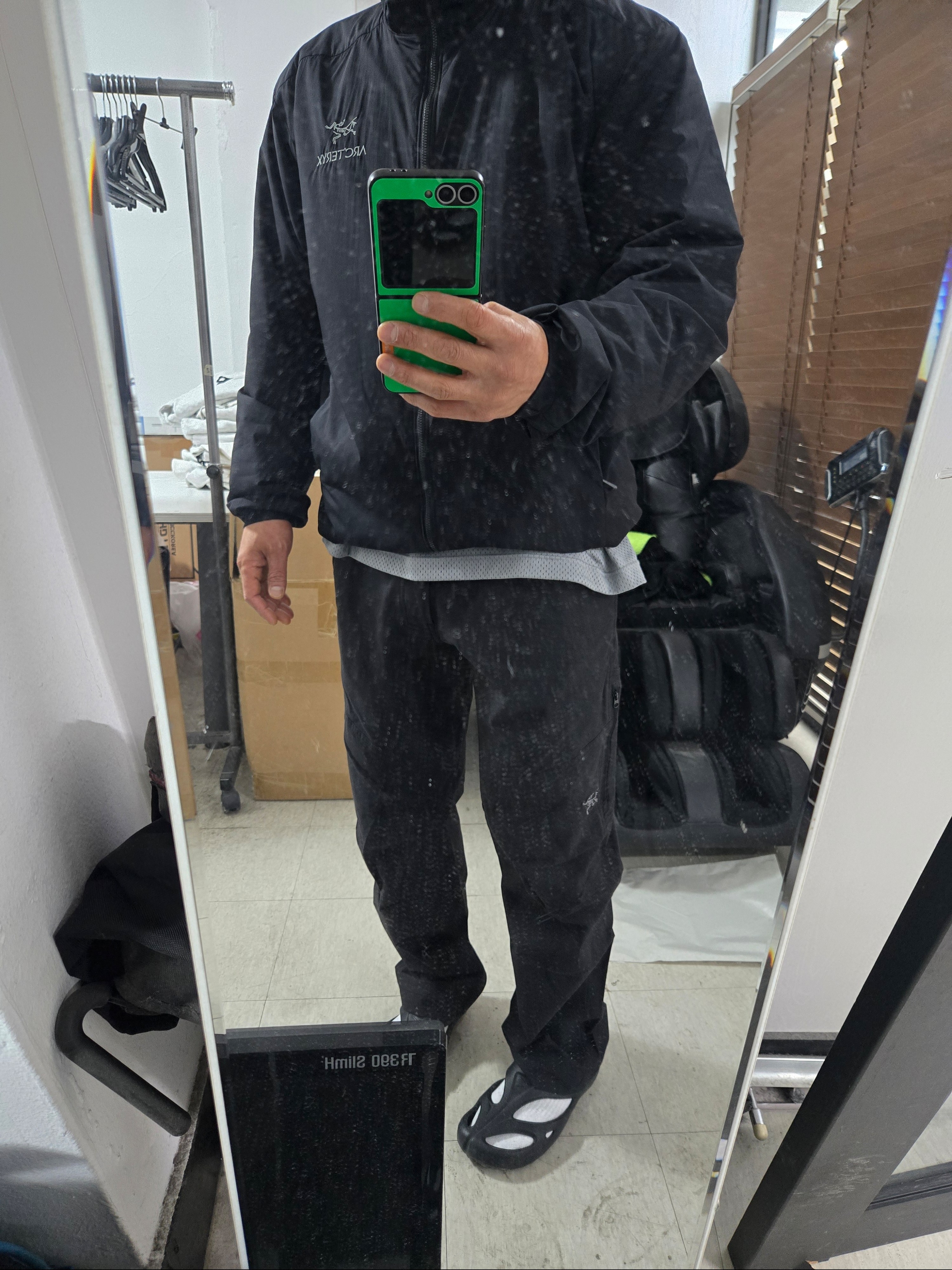 Arc'teryx Cronin Cotton Pants Black 착용 스타일 - 2