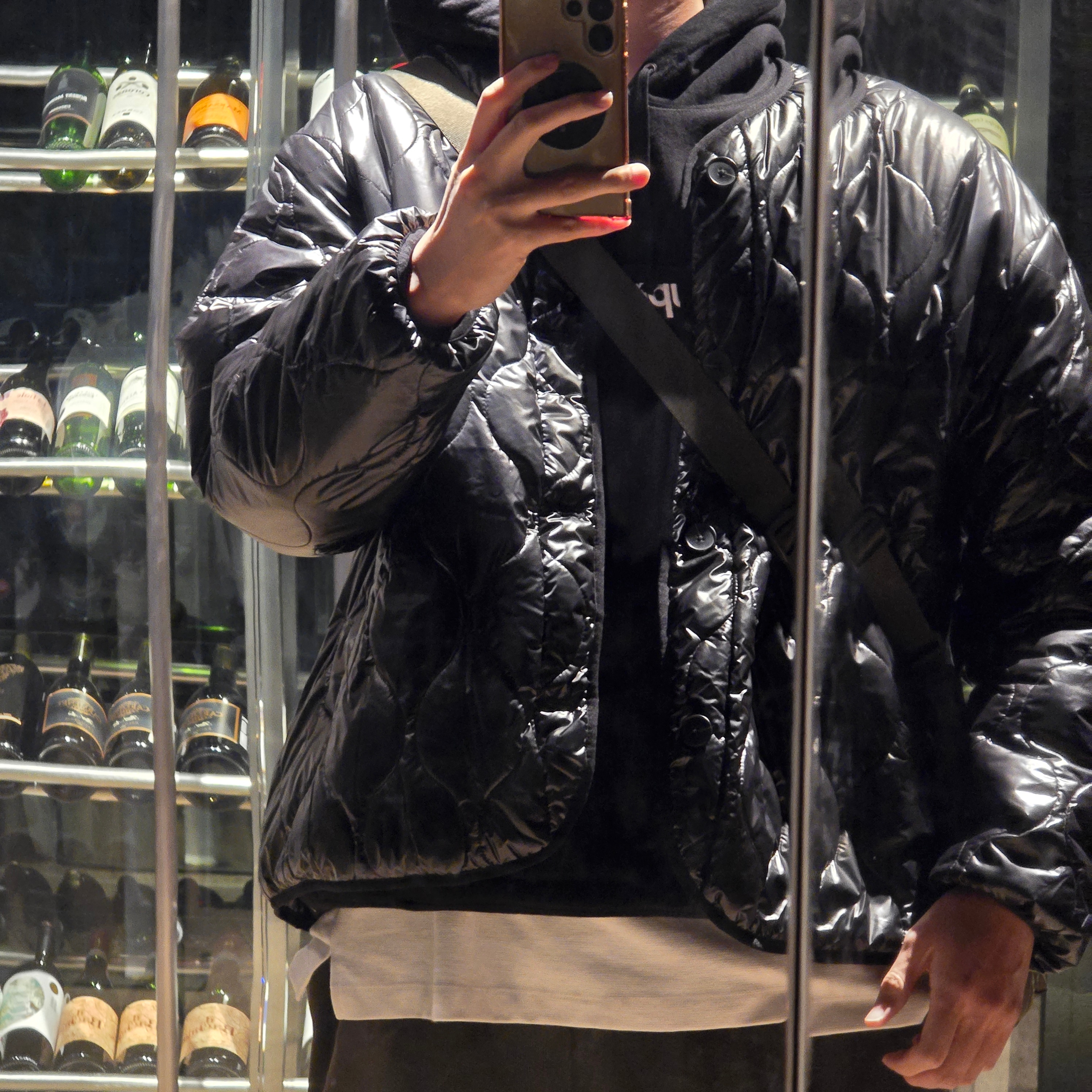 Supreme Box Logo Hooded Sweatshirt Black - 24FW, Uniqlo Multi Pocket Shoulder Bag Olive 착용 스타일 - 2
