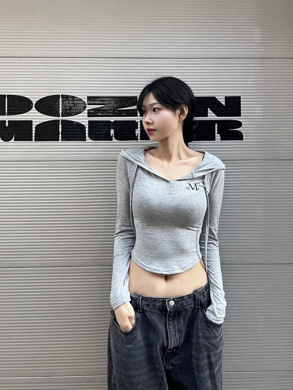 MUCENT Ruen Signature Slim Hood T Gray 착용 스타일 - 3
