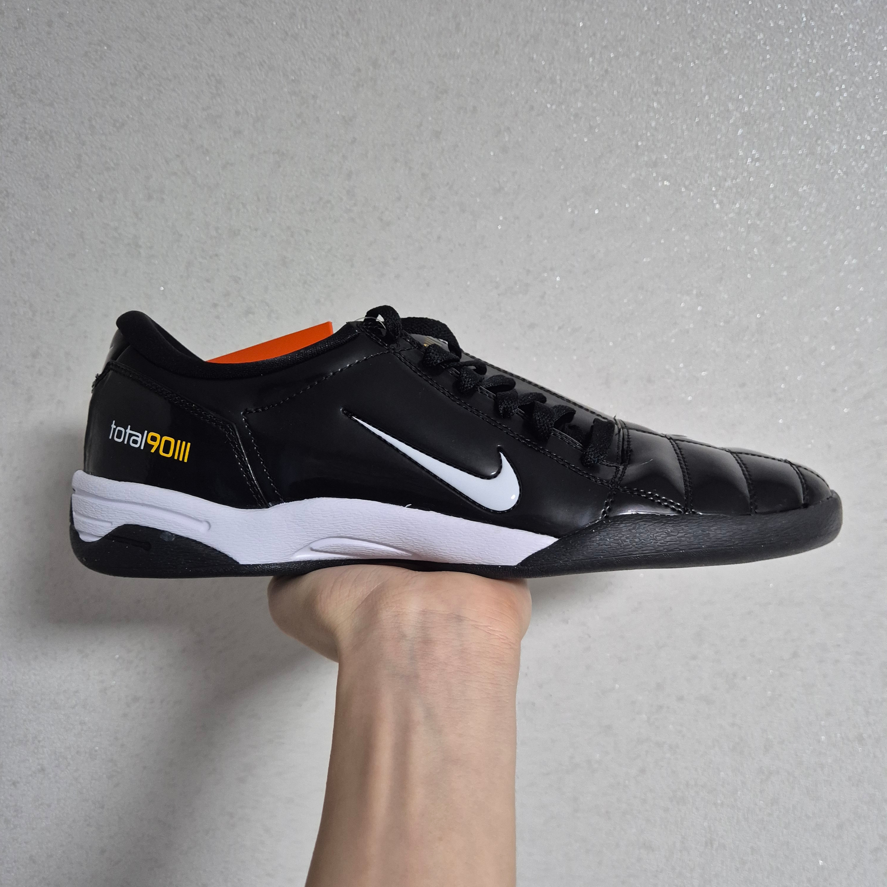 Nike Total 90 III SP Black and White 착용 스타일 - 1
