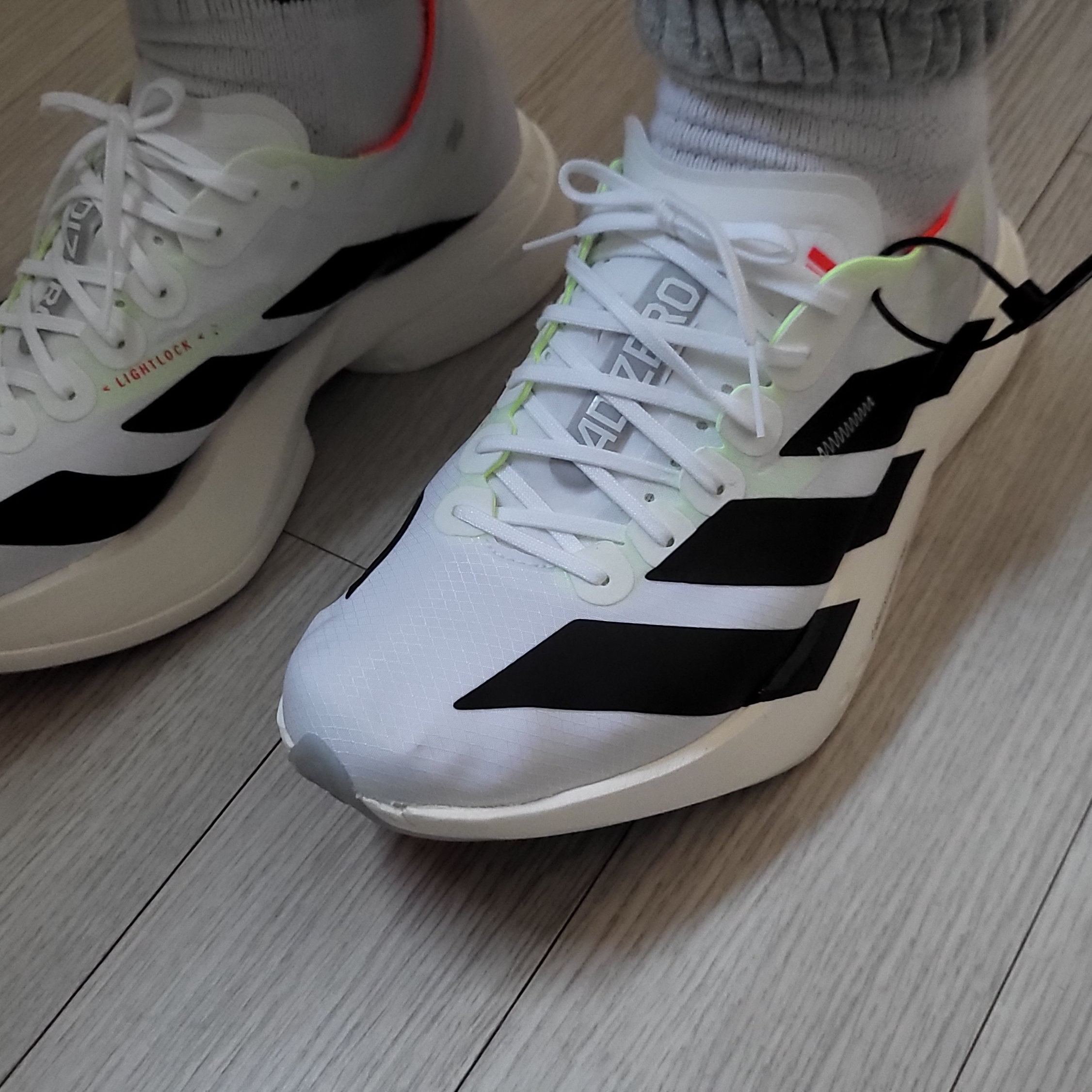Adidas Adizero Adios Pro 4 Cloud White Core Black 착용 스타일