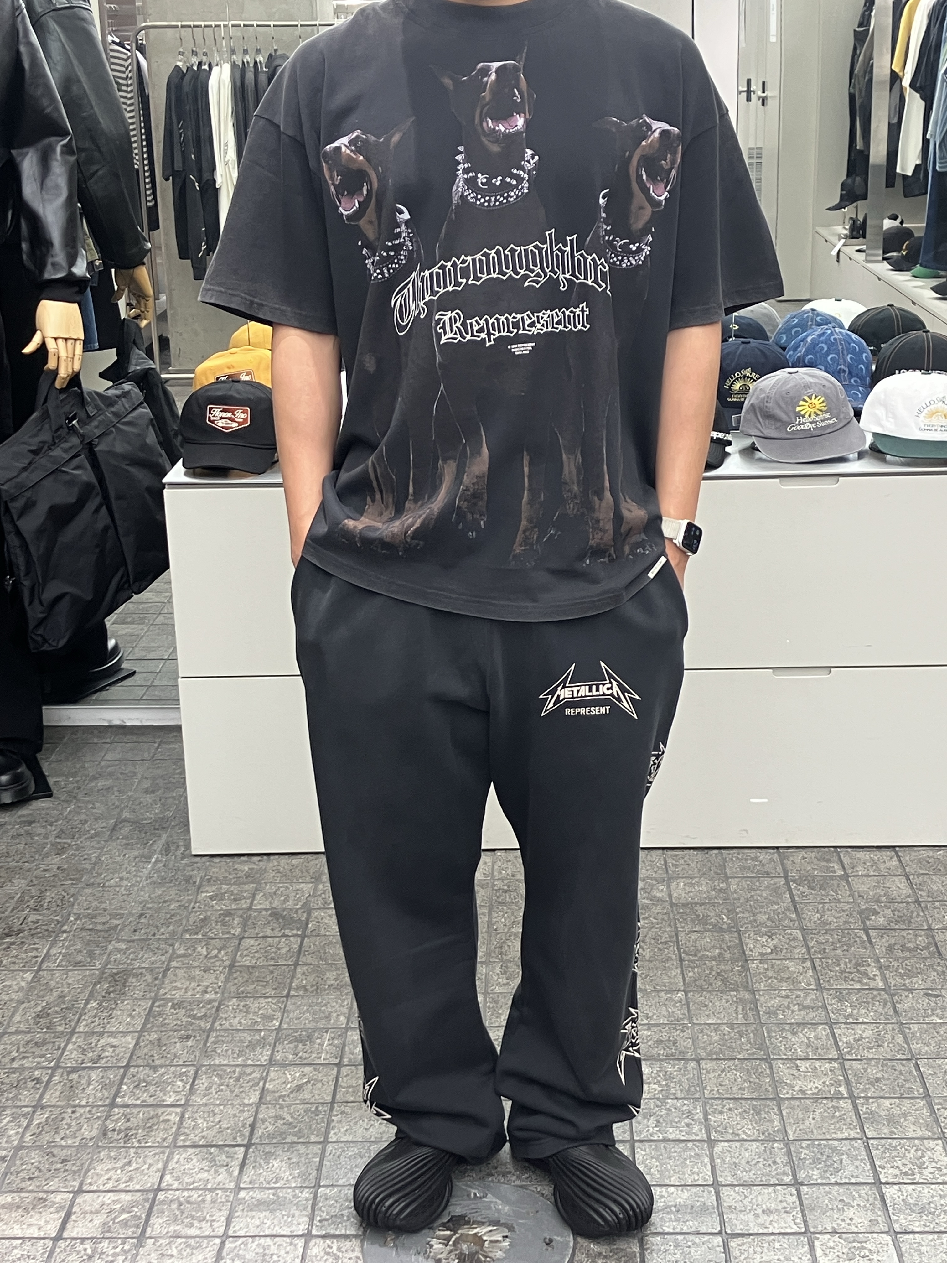 Represent Thoroughbred T-Shirt Vintage White - 25SS, Represent x Metallica 40 Year Anniversary Sweat Pants Stained Black - 25SS 착용 스타일 - 3