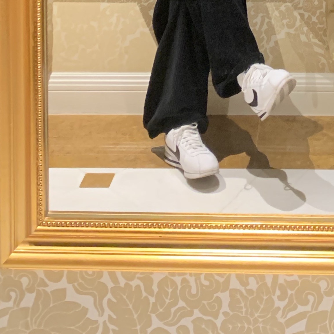 (W) Nike Cortez Leather White Black 착용 스타일