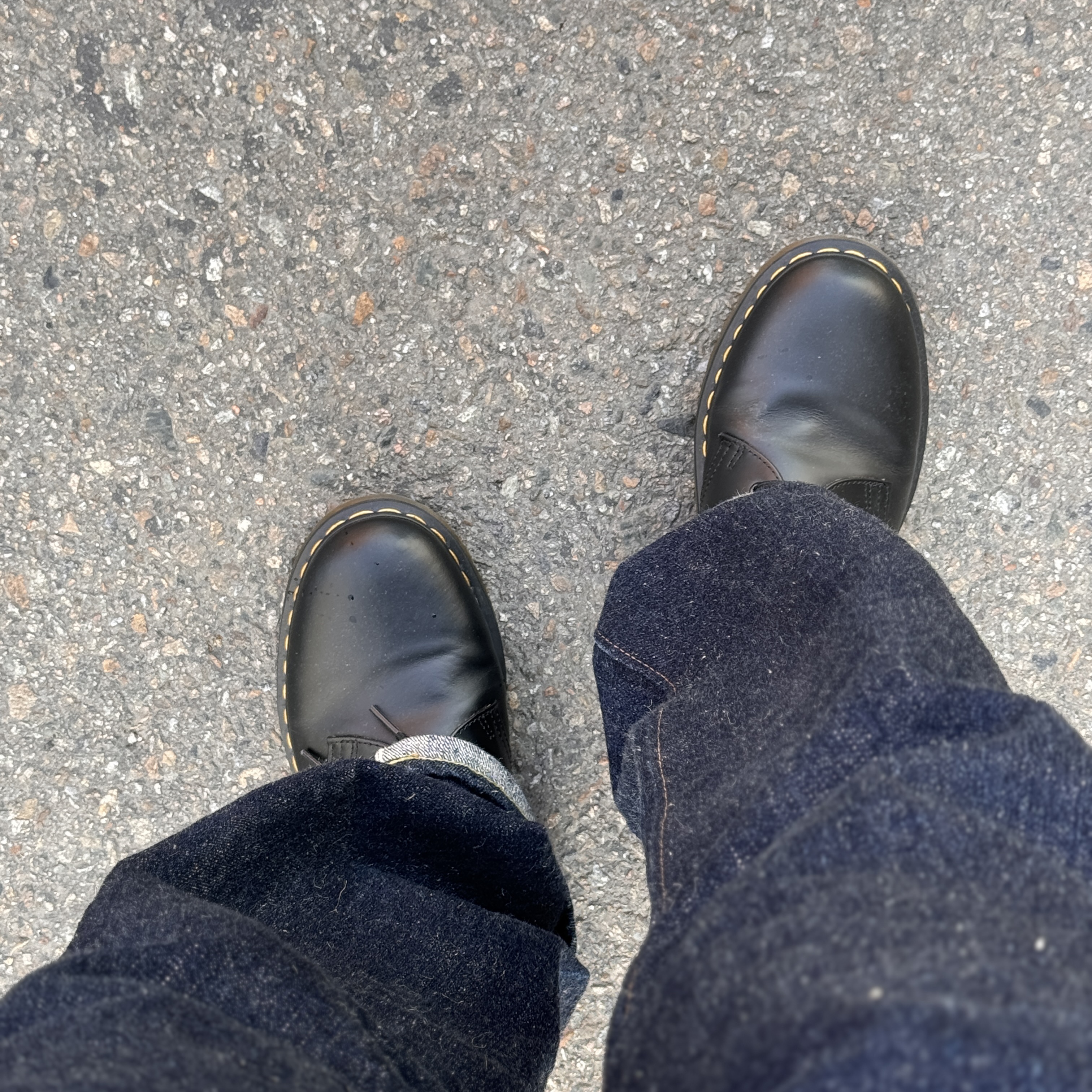 Dr. Martens 1461 Smooth Black, Fullcount 1101W Straight Denim One Wash Indigo Blue 착용 스타일