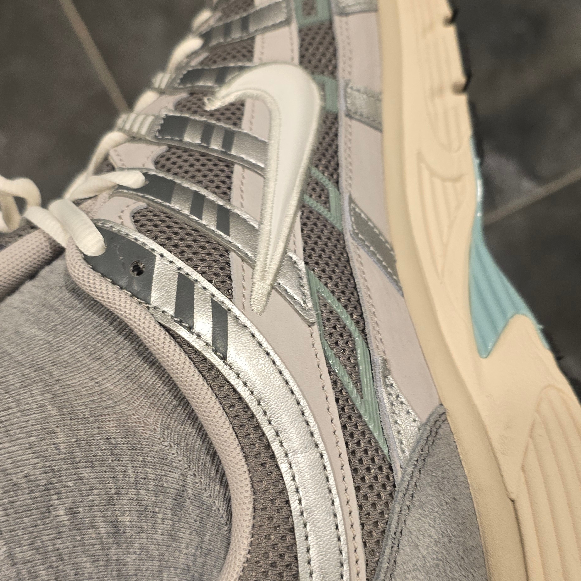 Nike P-6000 Flat Pewter Light Iron Ore 착용 스타일