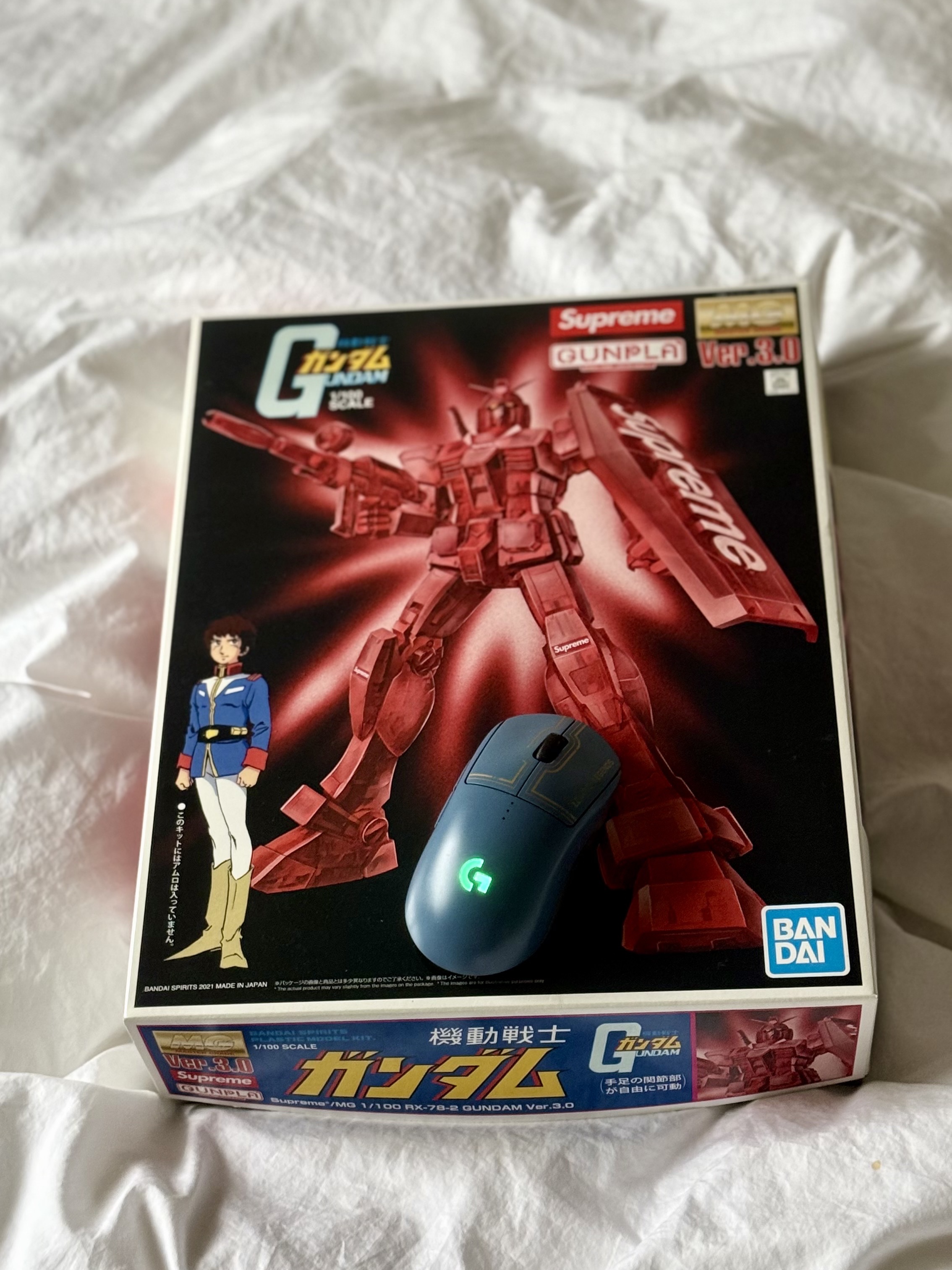 슈프림 MG 1/100 RX-78-2 건담 버전 3.0 | Supreme | KREAM