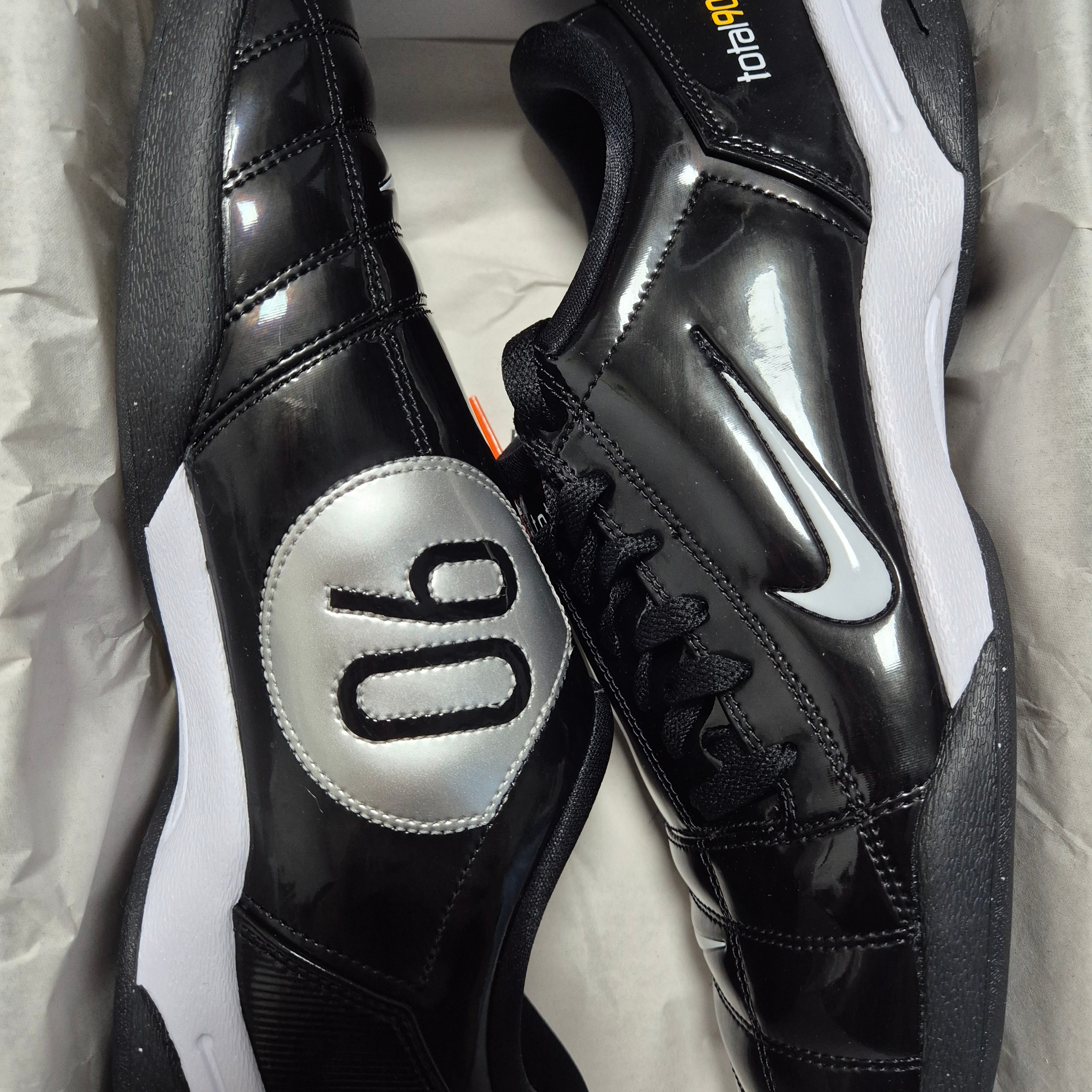 Nike Total 90 III SP Black and White 착용 스타일 - 2
