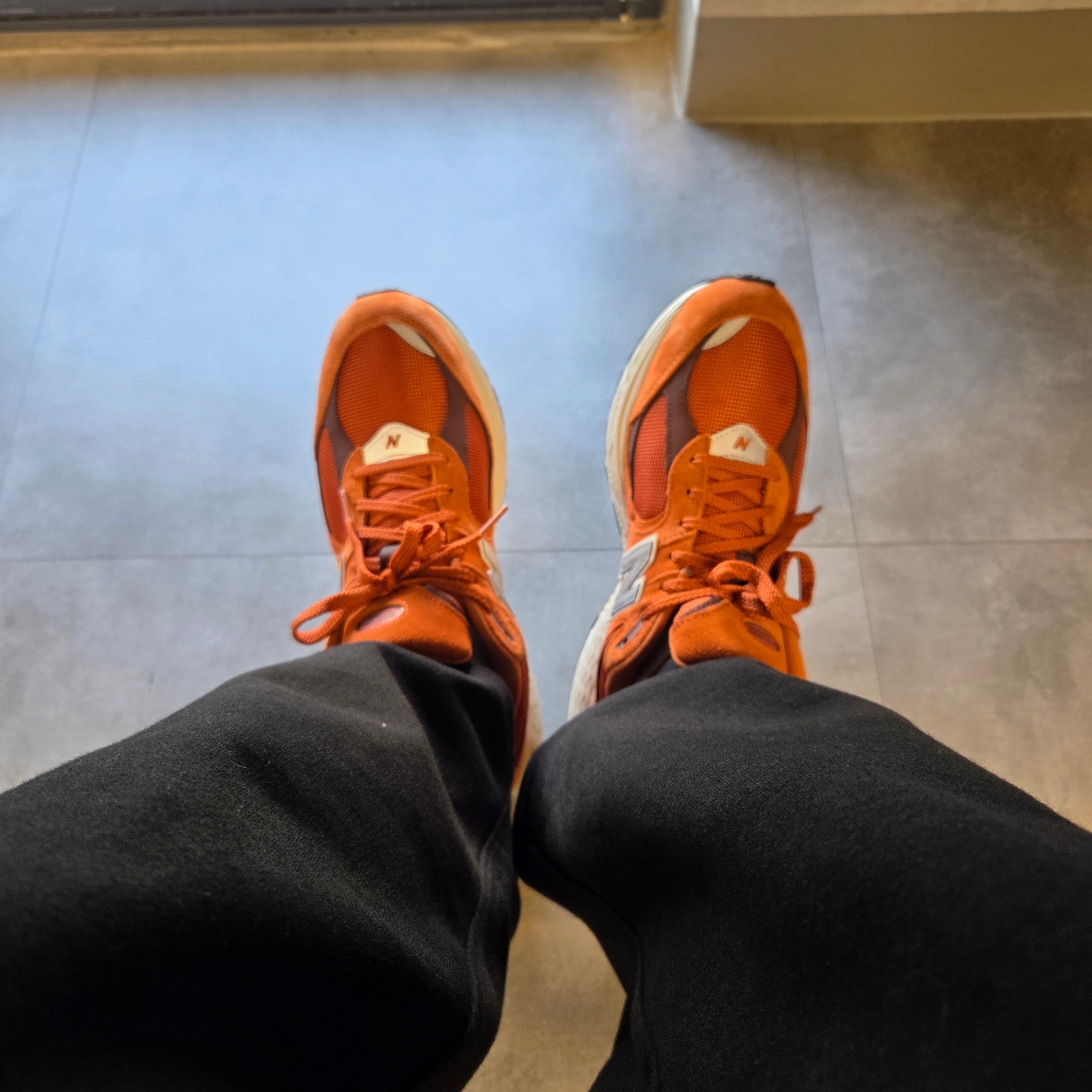 New Balance 2002R Rust Oxide 착용 스타일