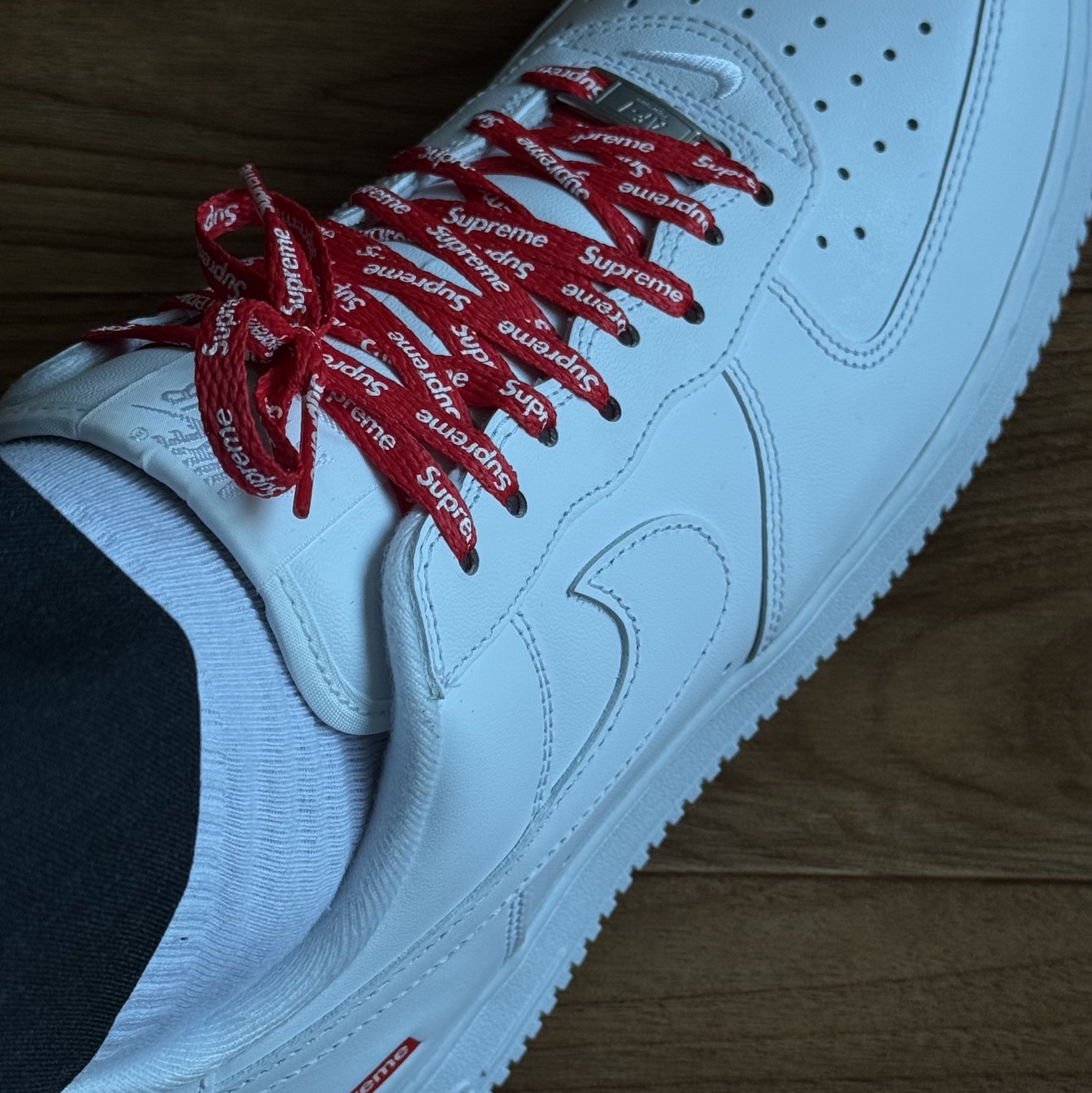 Nike x Supreme Air Force 1 Low White 착용 스타일