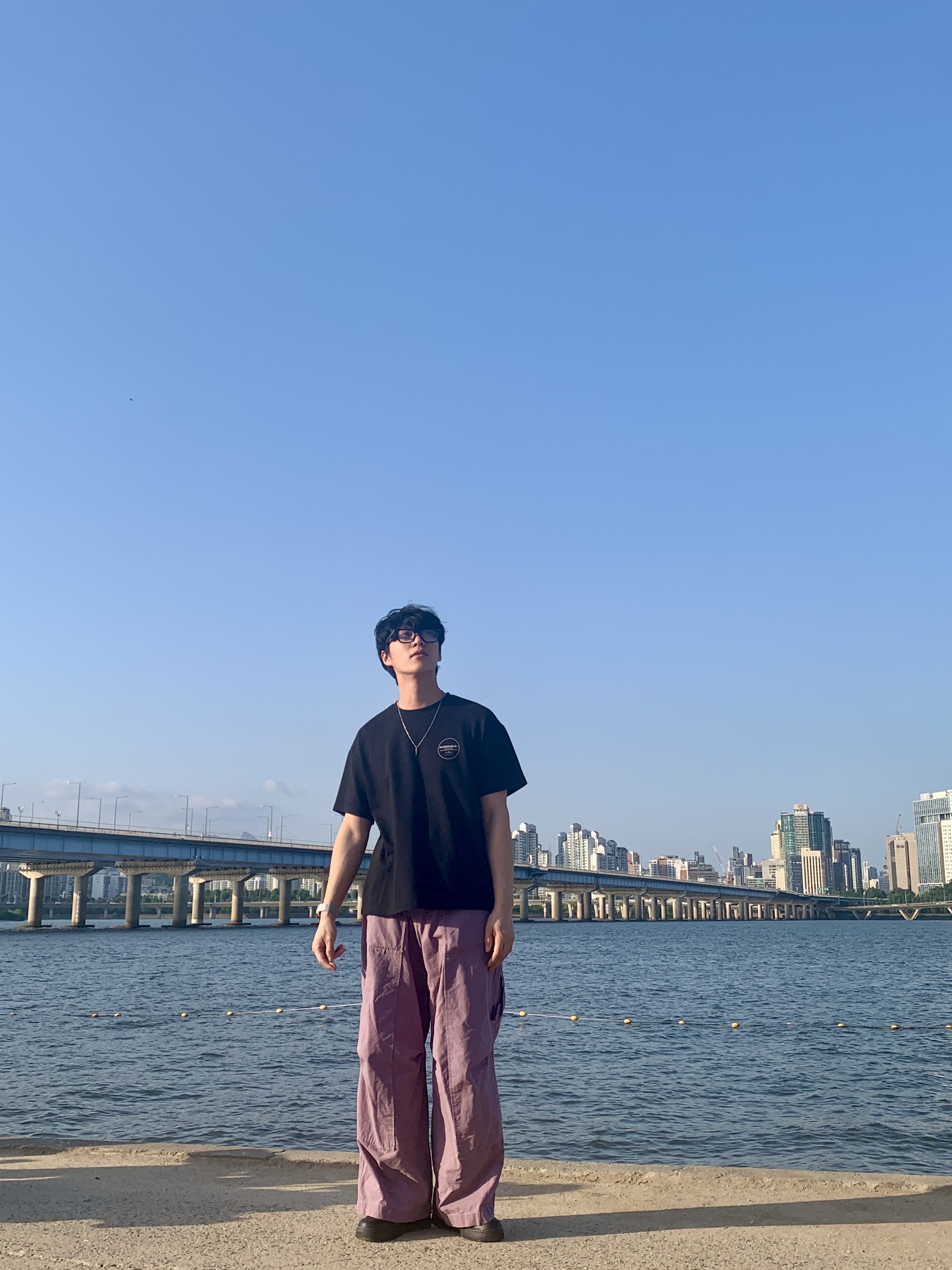 젠틀 몬스터 x 메종 마르지엘라 MM117 블랙 클리어, 나이키 x 슈프림 에어포스 1 로우 블랙 착용 스타일 - 1