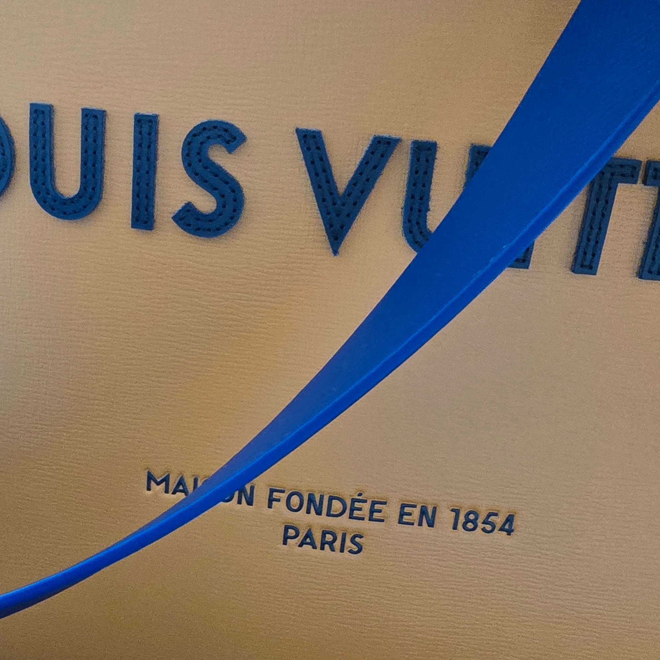 Louis Vuitton Shopper Bag MM Saffran 착용 스타일