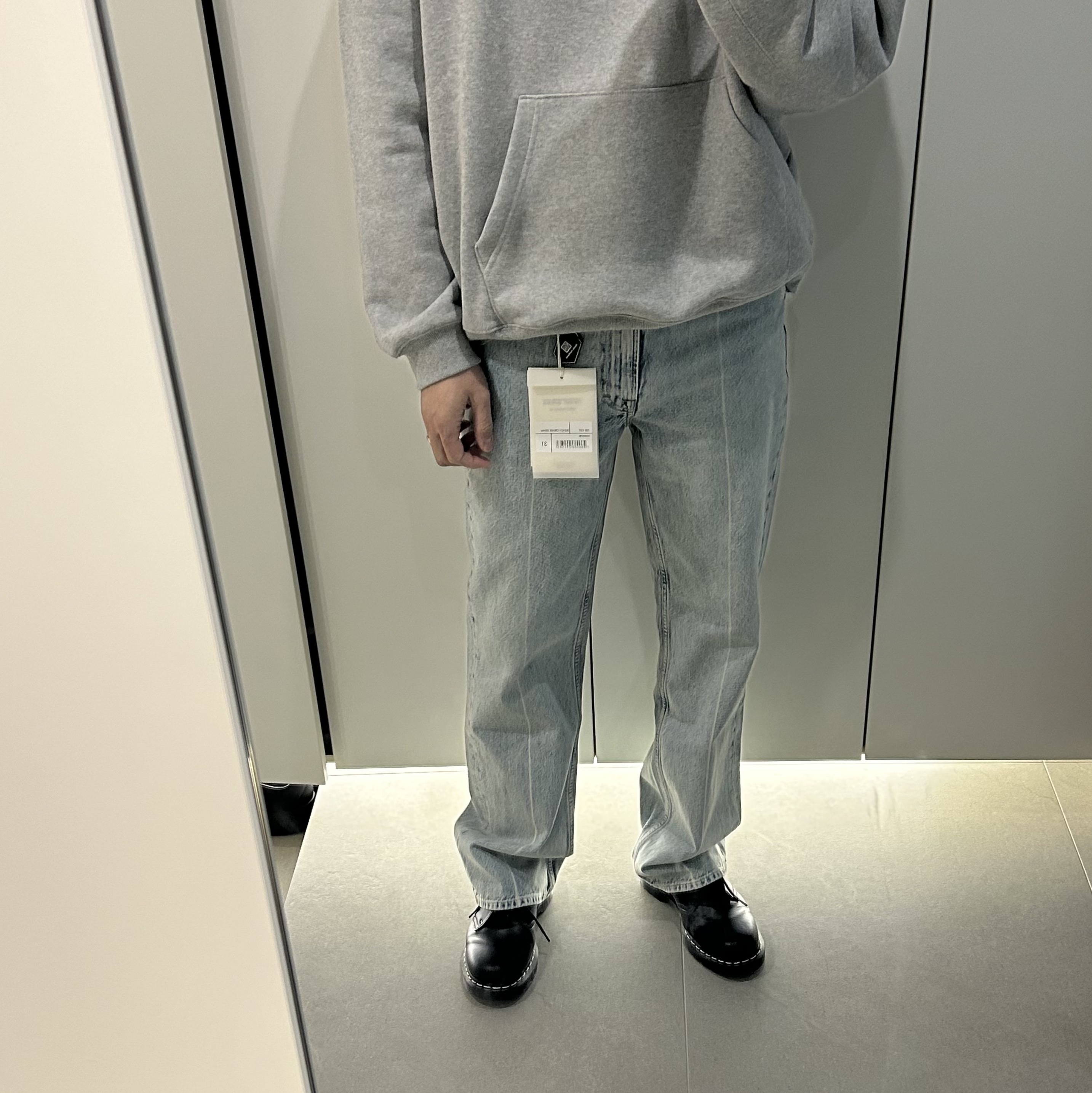 Our Legacy 70s Cut Bleach Crease Denim, Dr. Martens 1461 WS Black Smooth 착용 스타일