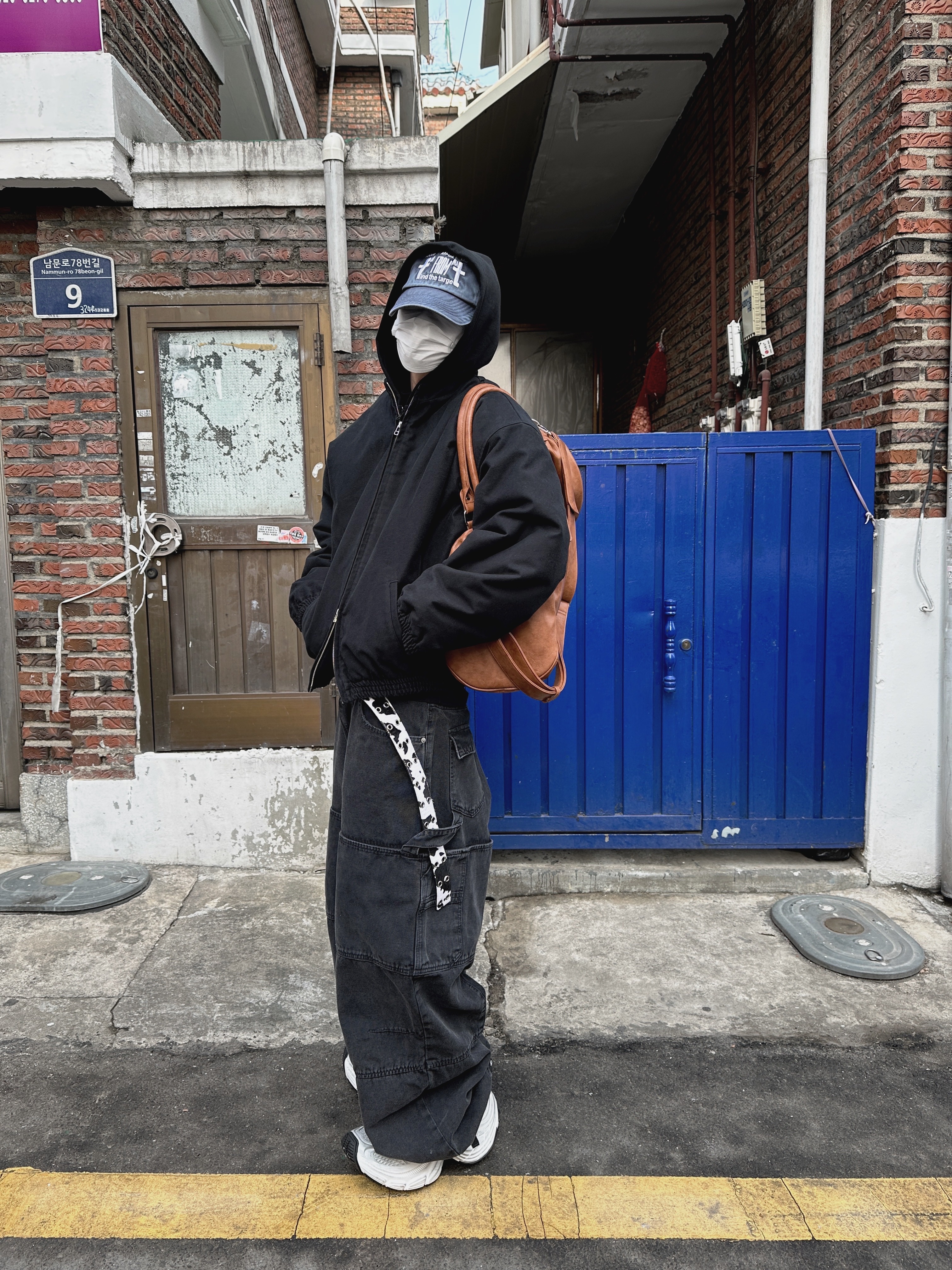 Nonnod Moleskine Bomber Jacket Matt Black, Kamien x MJD Double Hole Belt Oreo Calf Hair 착용 스타일 - 1