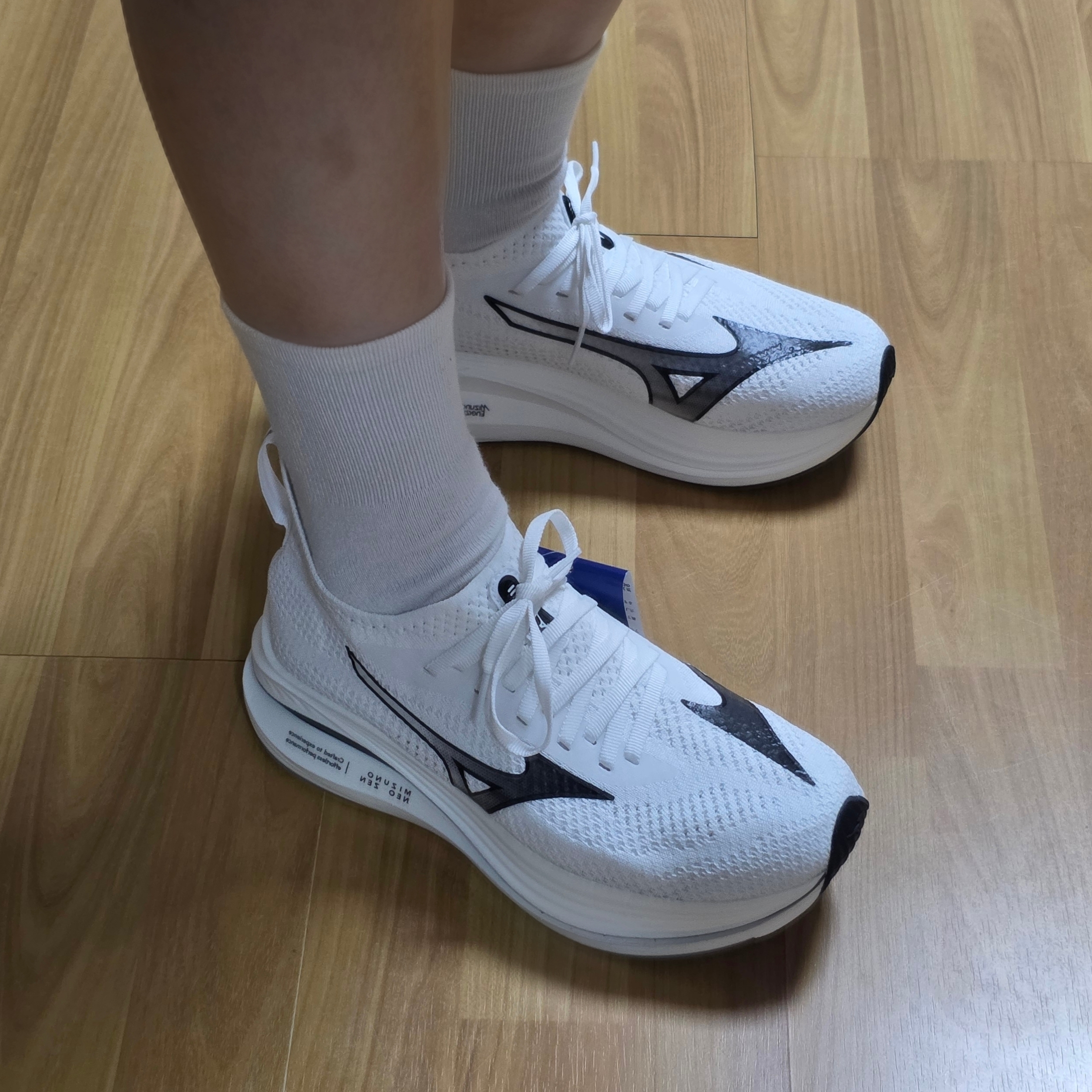 Mizuno Neo Zen White Black 착용 스타일 - 3