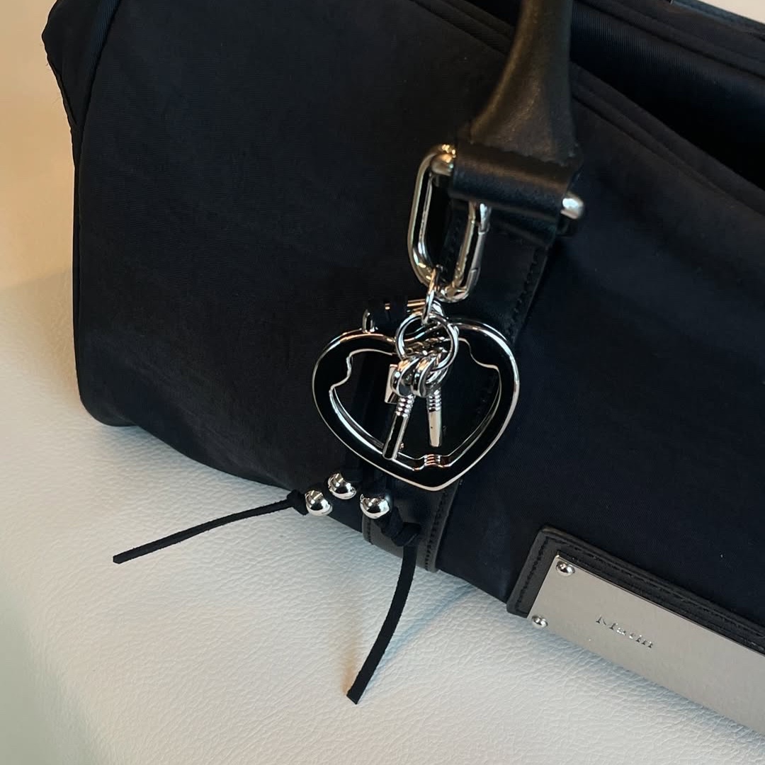Assay Big Heart Lock Keyring 착용 스타일 - 1