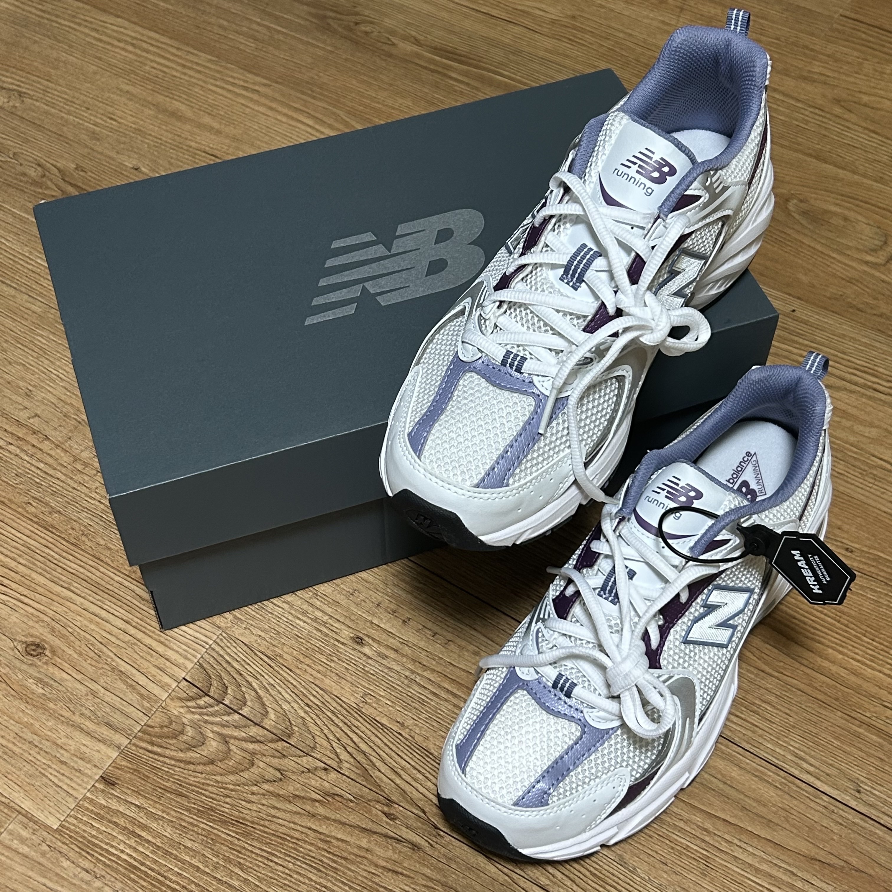 New Balance 530 White Violet 착용 스타일